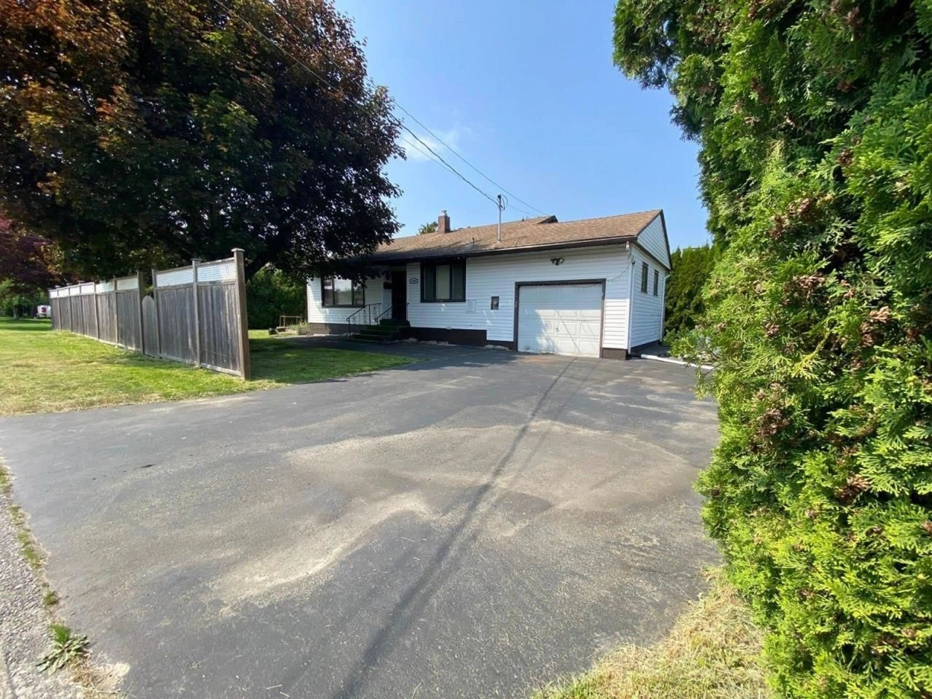 A pic from outside/outdoor area/front of a property/back of a property/a pic from drone, street for 45685 HERRON AVENUE, Chilliwack British Columbia V2P3G8