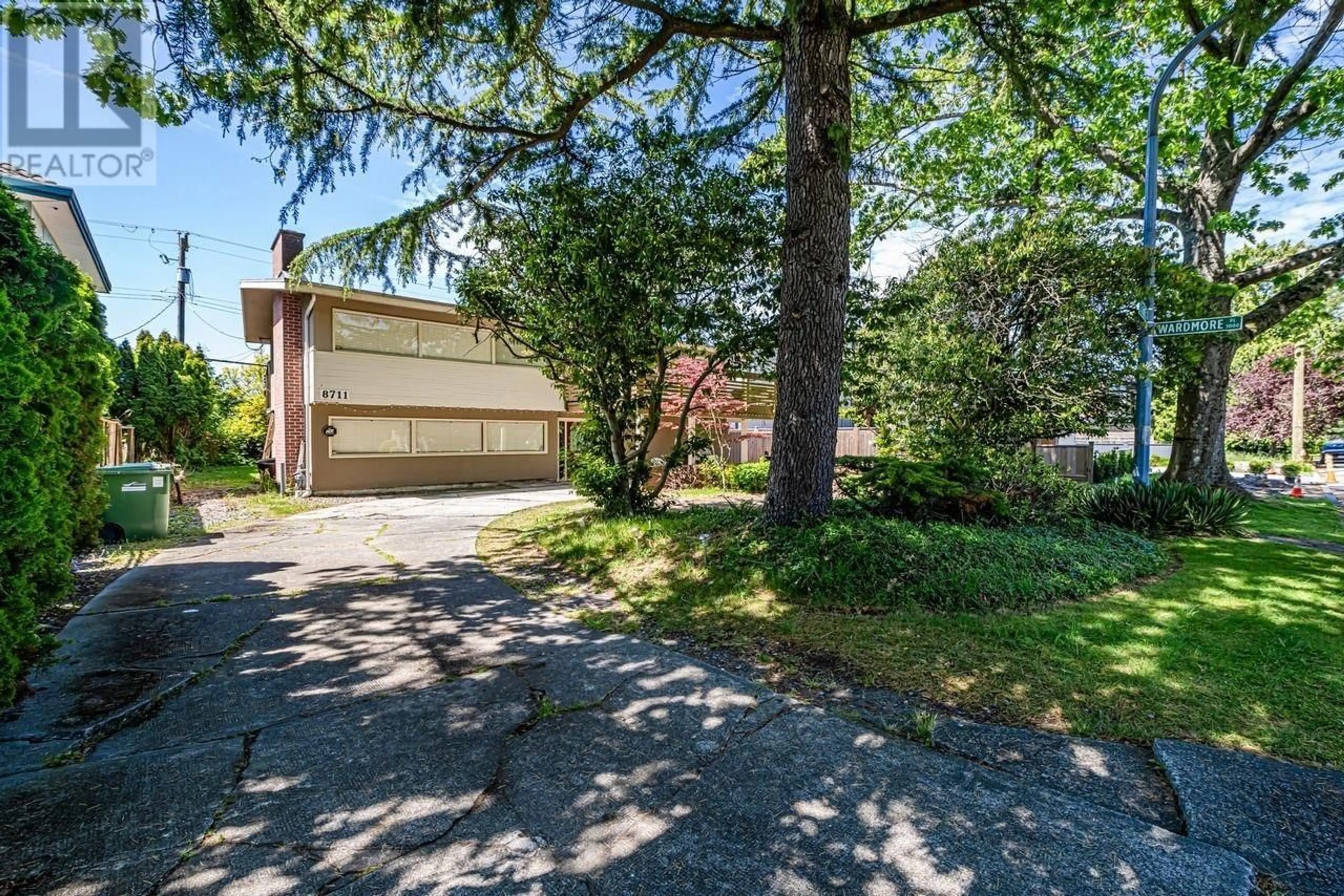 A pic from outside/outdoor area/front of a property/back of a property/a pic from drone, street for 8711 SEAFAIR DRIVE, Richmond British Columbia V7C1X7