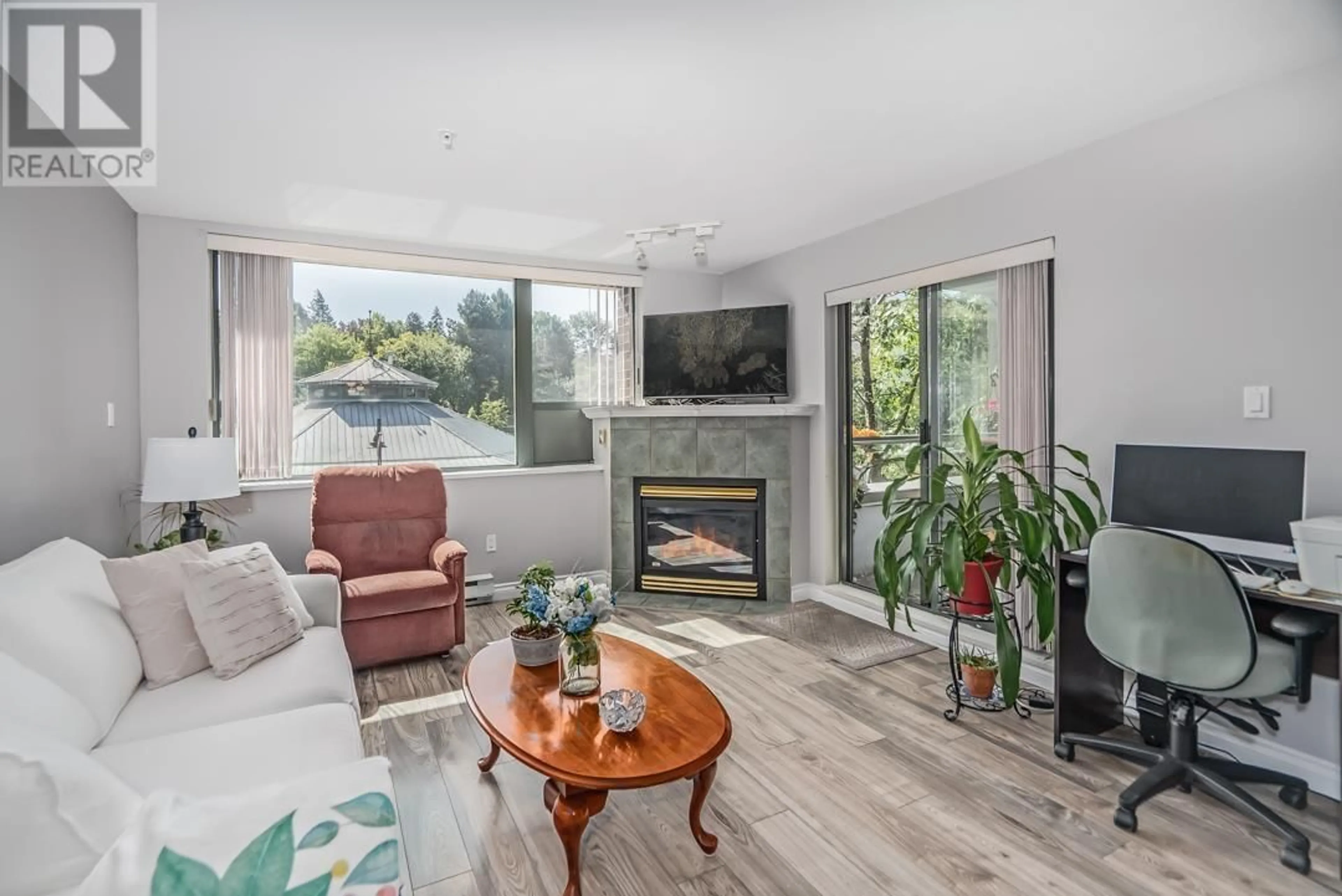 Living room with furniture, wood/laminate floor for 219 - 225 NEWPORT DRIVE, Port Moody British Columbia V3H5C7