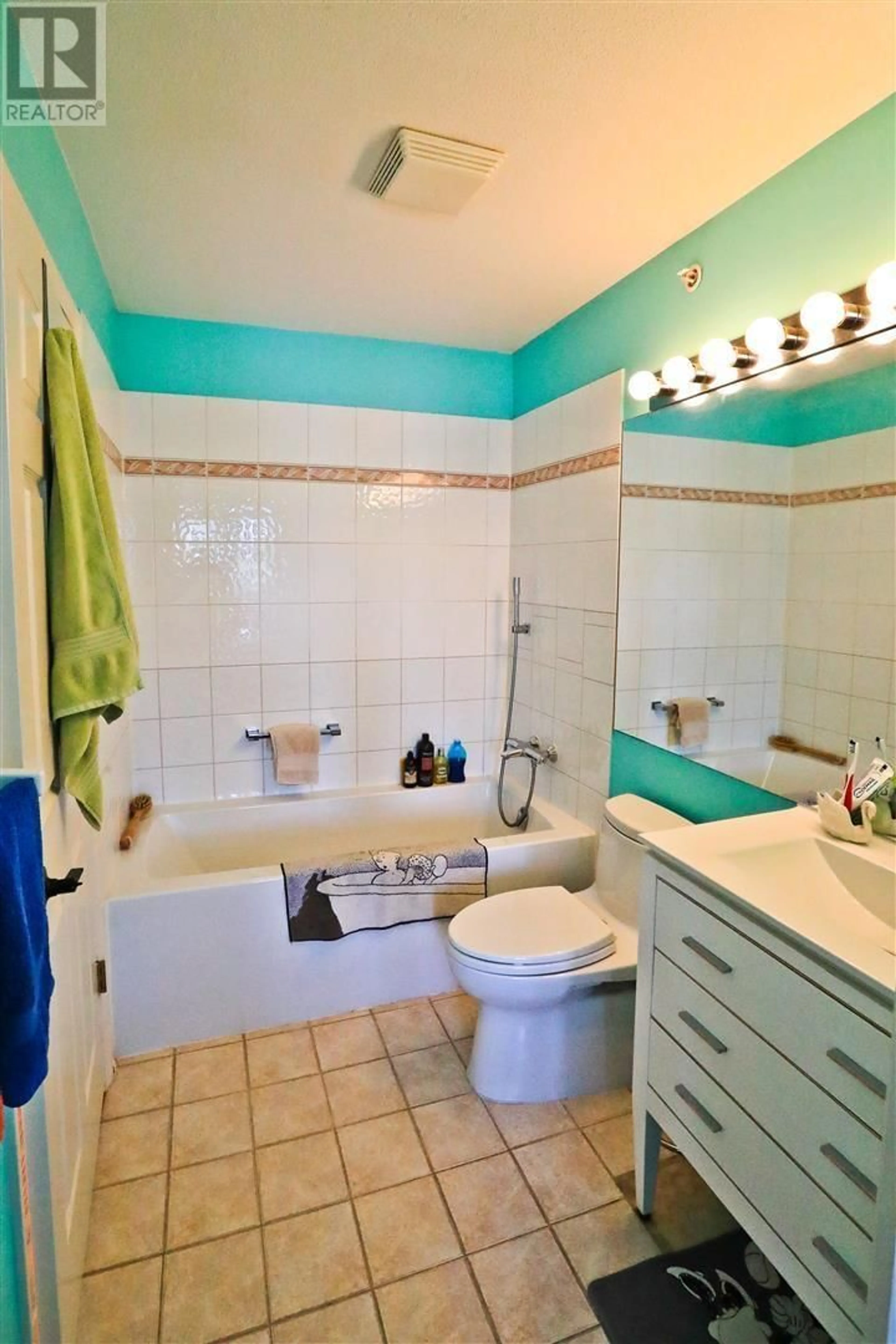 Contemporary bathroom, ceramic/tile floor for 218 - 2545 BROADWAY, Vancouver British Columbia V6K2E9