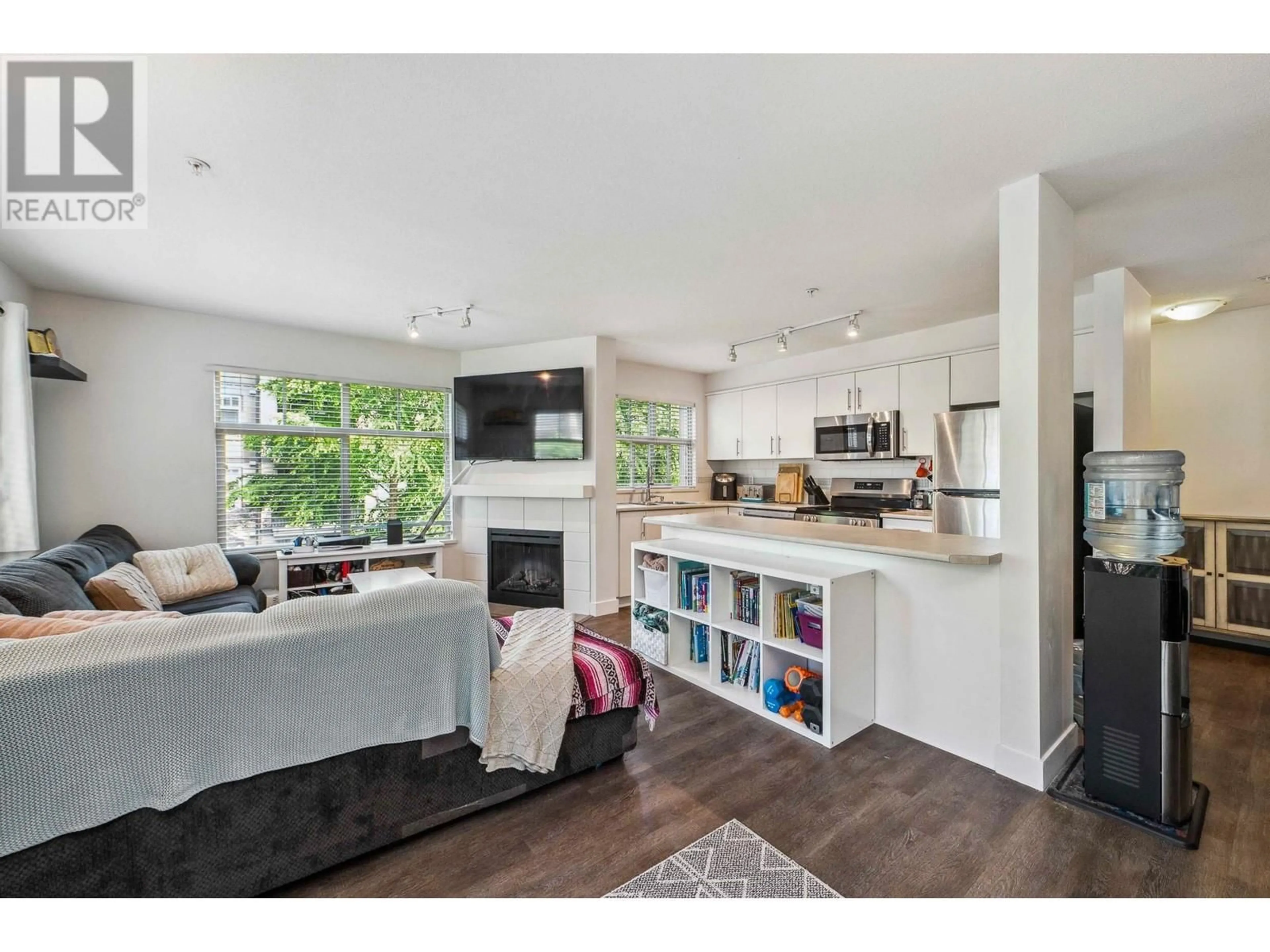 Open concept kitchen, wood/laminate floor for 225 - 12238 224TH STREET, Maple Ridge British Columbia V2X8W5