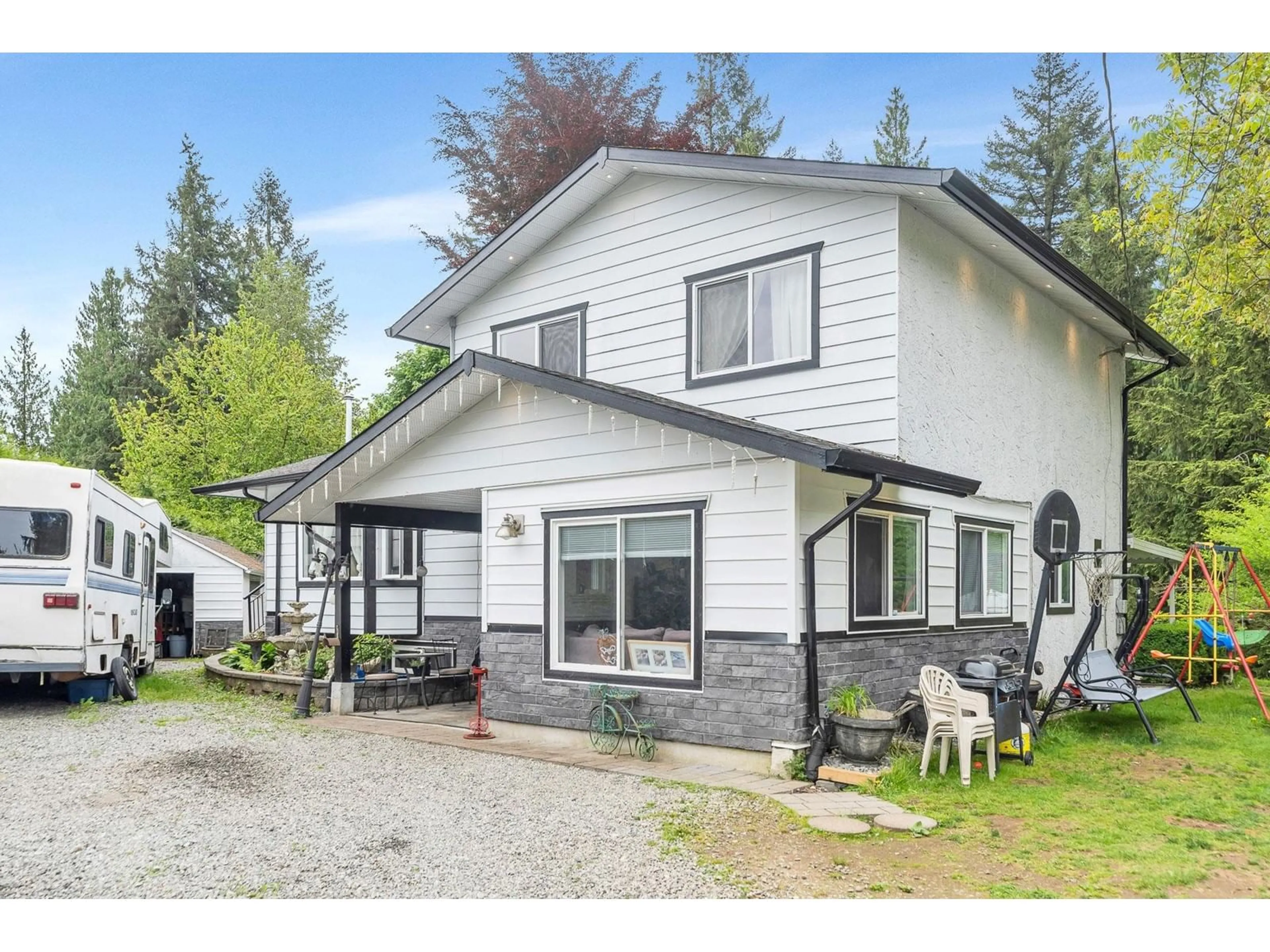 Home with vinyl exterior material, unknown for 32358 MCBRIDE, Mission British Columbia V2V6A2