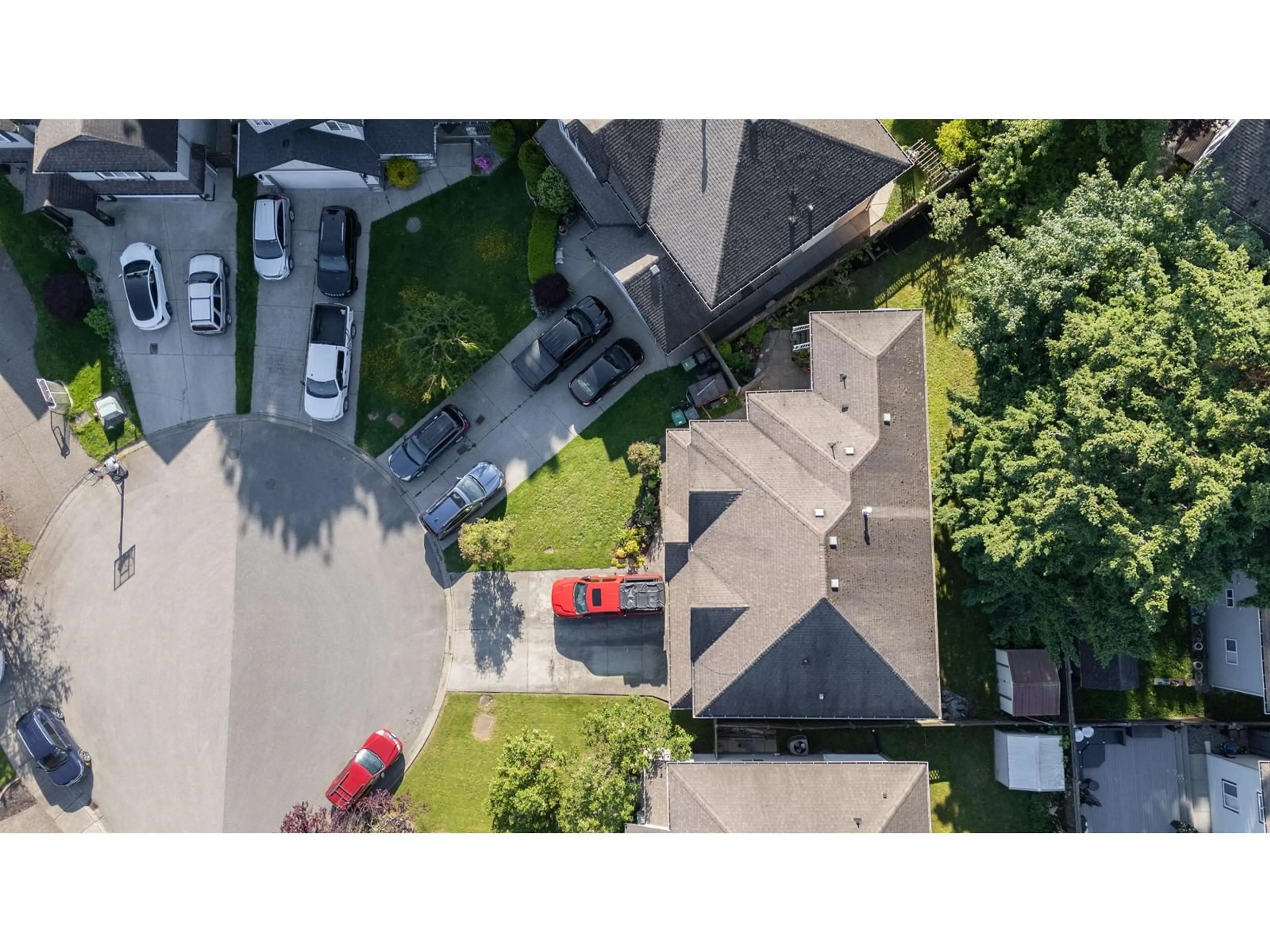 A pic from outside/outdoor area/front of a property/back of a property/a pic from drone, street for 27229 27, Langley British Columbia V4W3Y8