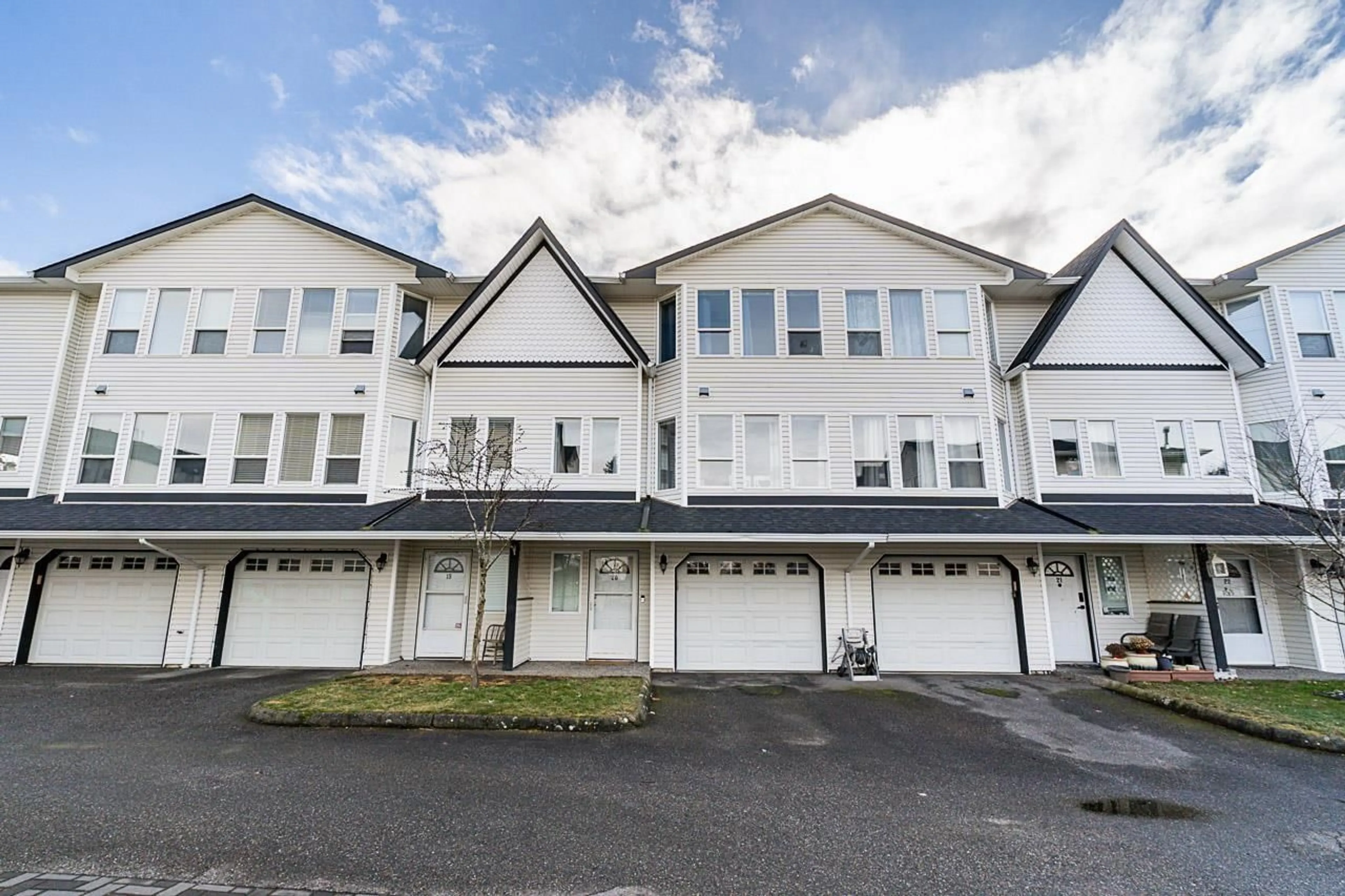 A pic from outside/outdoor area/front of a property/back of a property/a pic from drone, street for 20 - 45286 WATSON ROAD, Chilliwack British Columbia V2R3J4