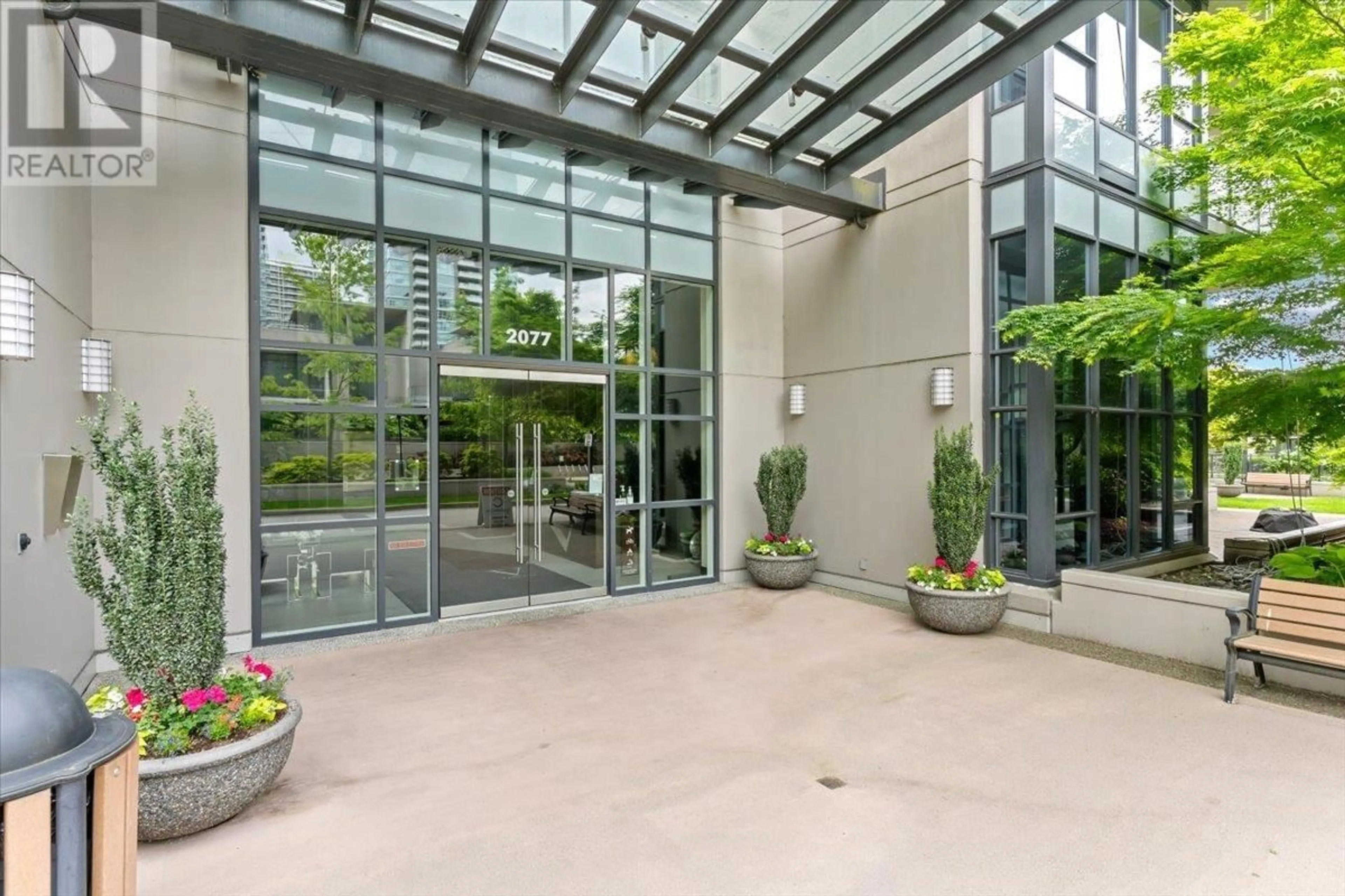 Indoor foyer for 607 - 2077 ROSSER AVENUE, Burnaby British Columbia V5C0G6