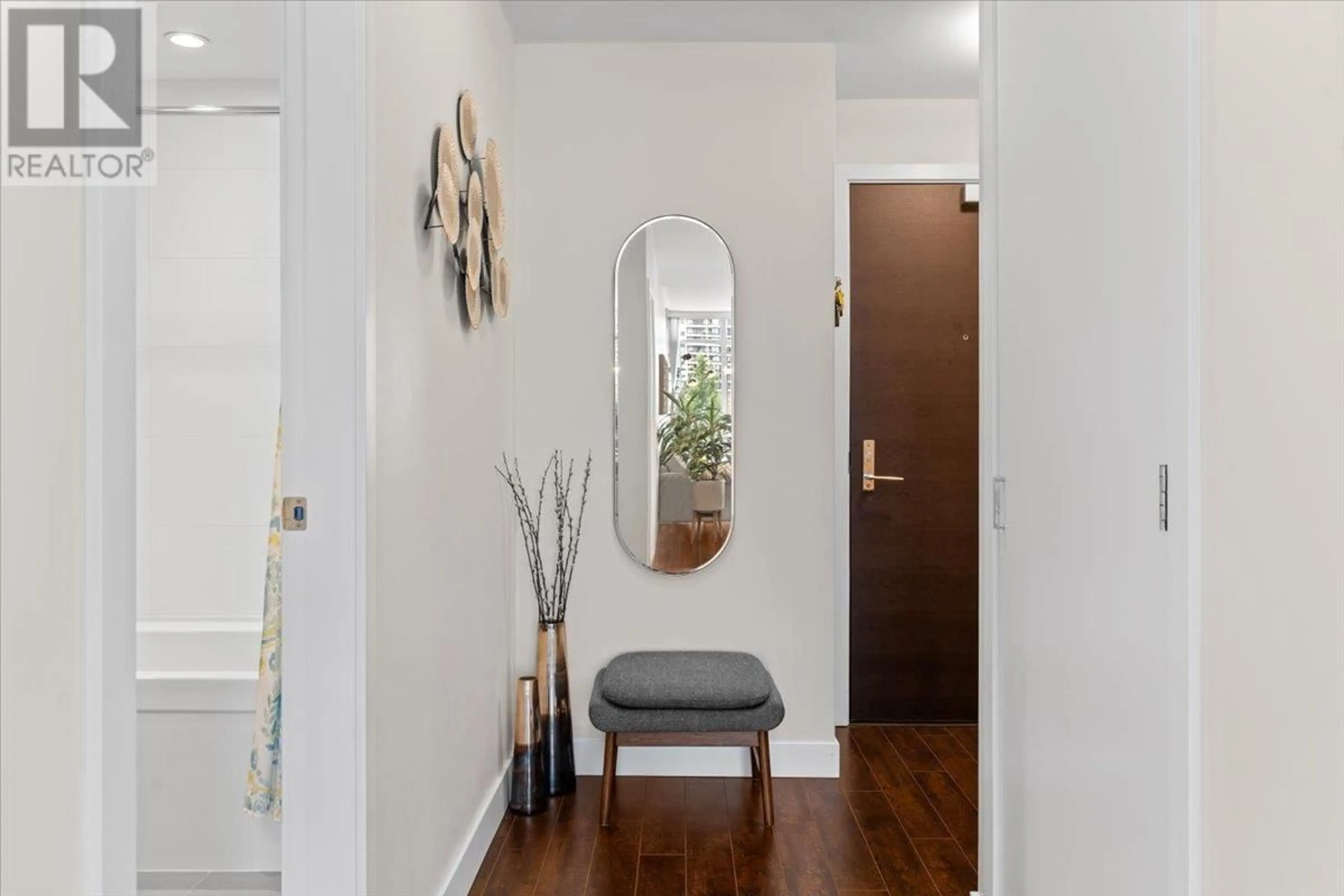 Indoor entryway for 607 - 2077 ROSSER AVENUE, Burnaby British Columbia V5C0G6