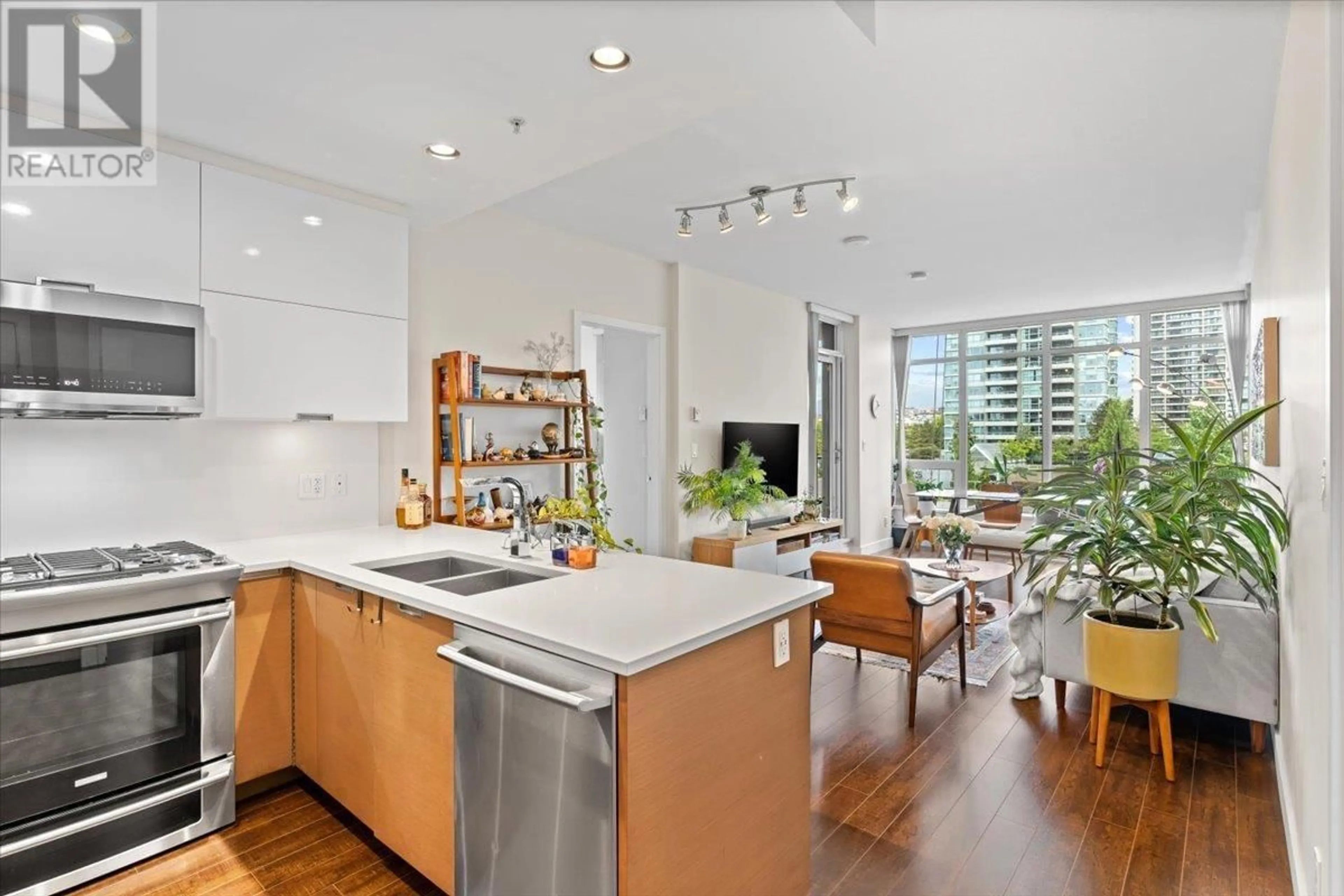 Open concept kitchen, unknown for 607 - 2077 ROSSER AVENUE, Burnaby British Columbia V5C0G6