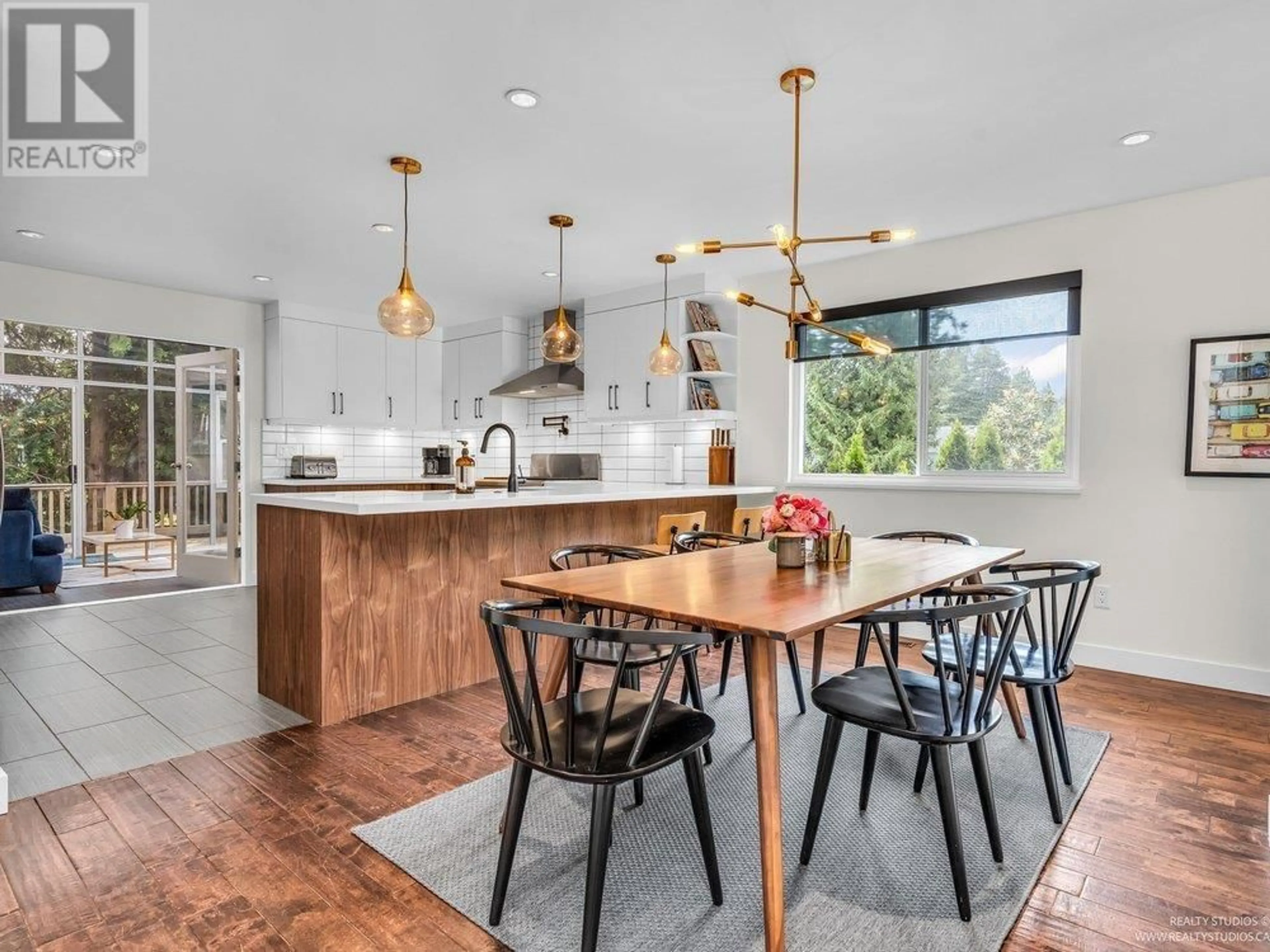 Open concept kitchen, wood/laminate floor for 1636 FARRELL CRESCENT, Delta British Columbia V4L1V1