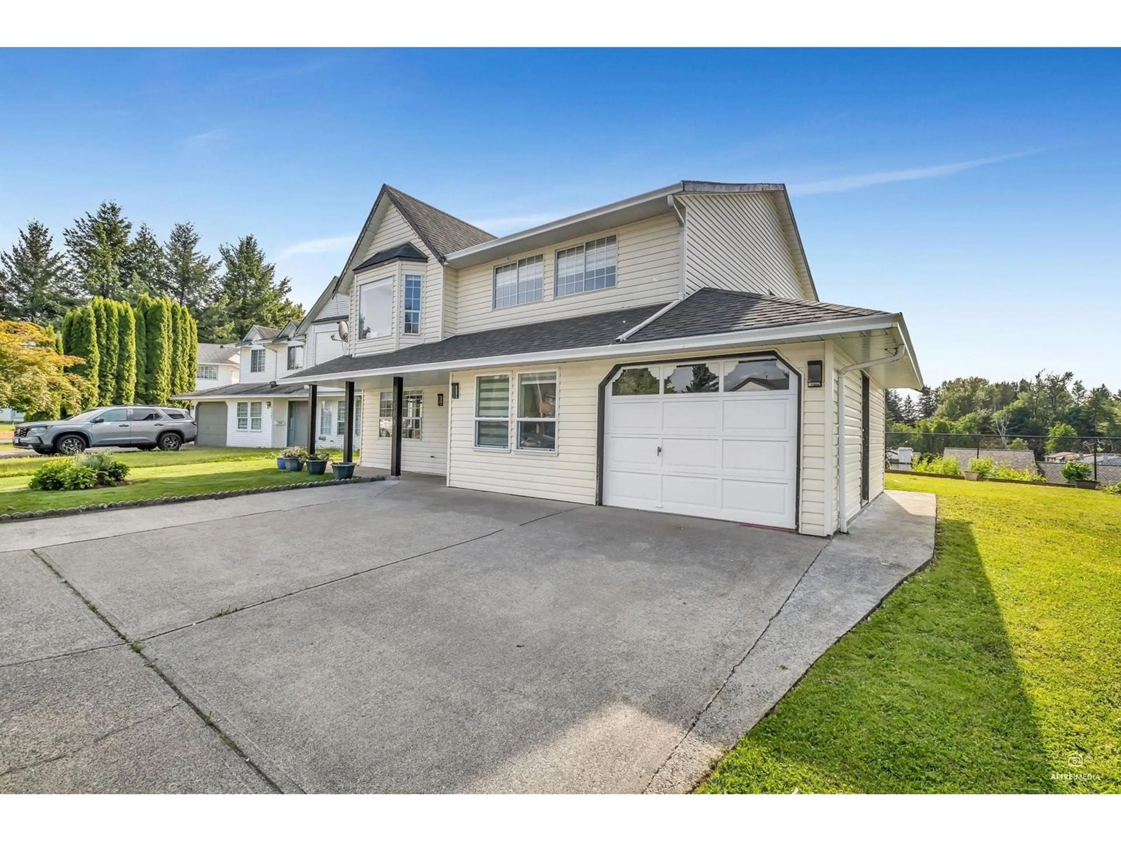 Home with vinyl exterior material, street for 33509 KETCH, Abbotsford British Columbia V2S8B3