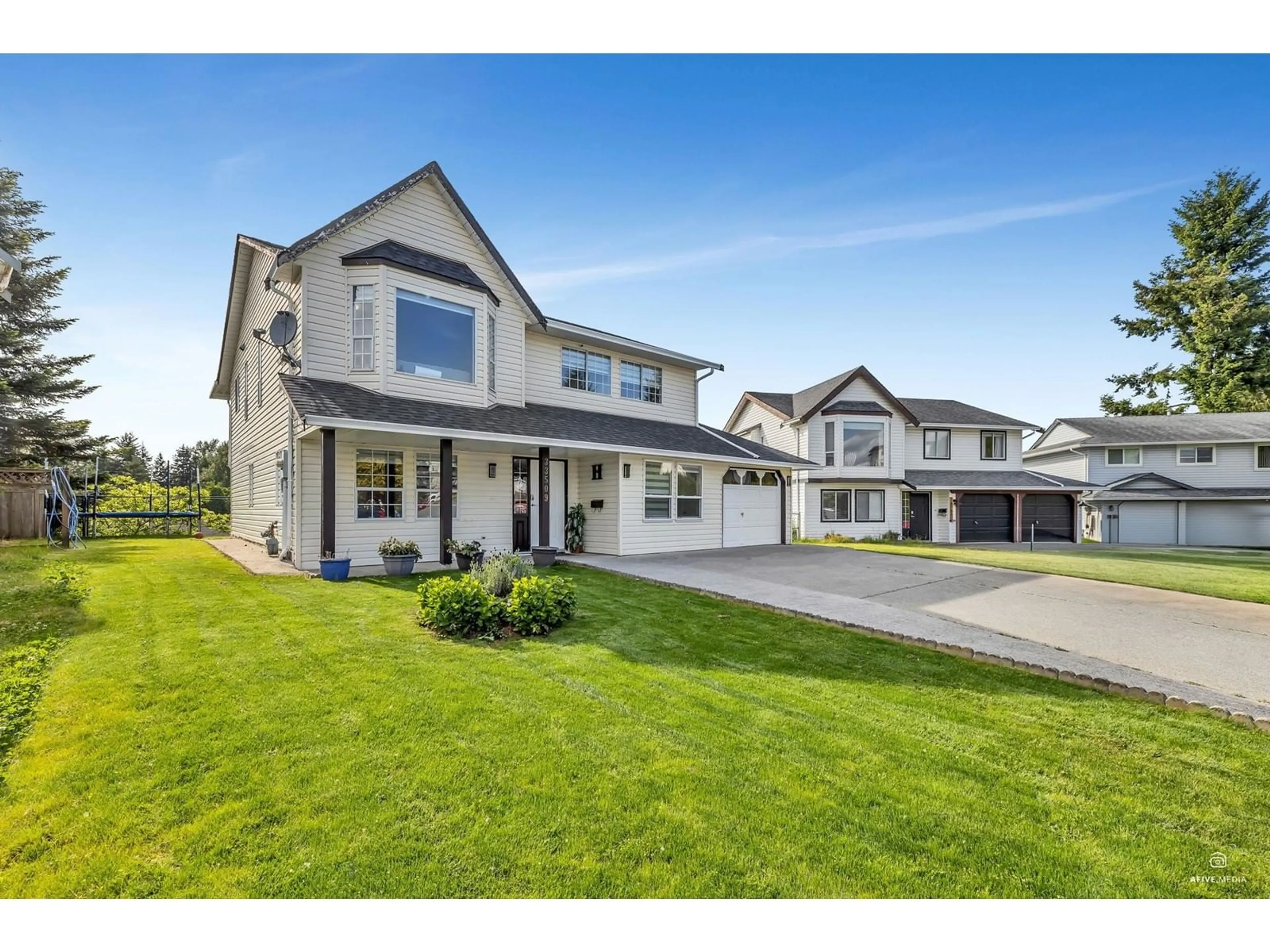 Home with vinyl exterior material, street for 33509 KETCH, Abbotsford British Columbia V2S8B3