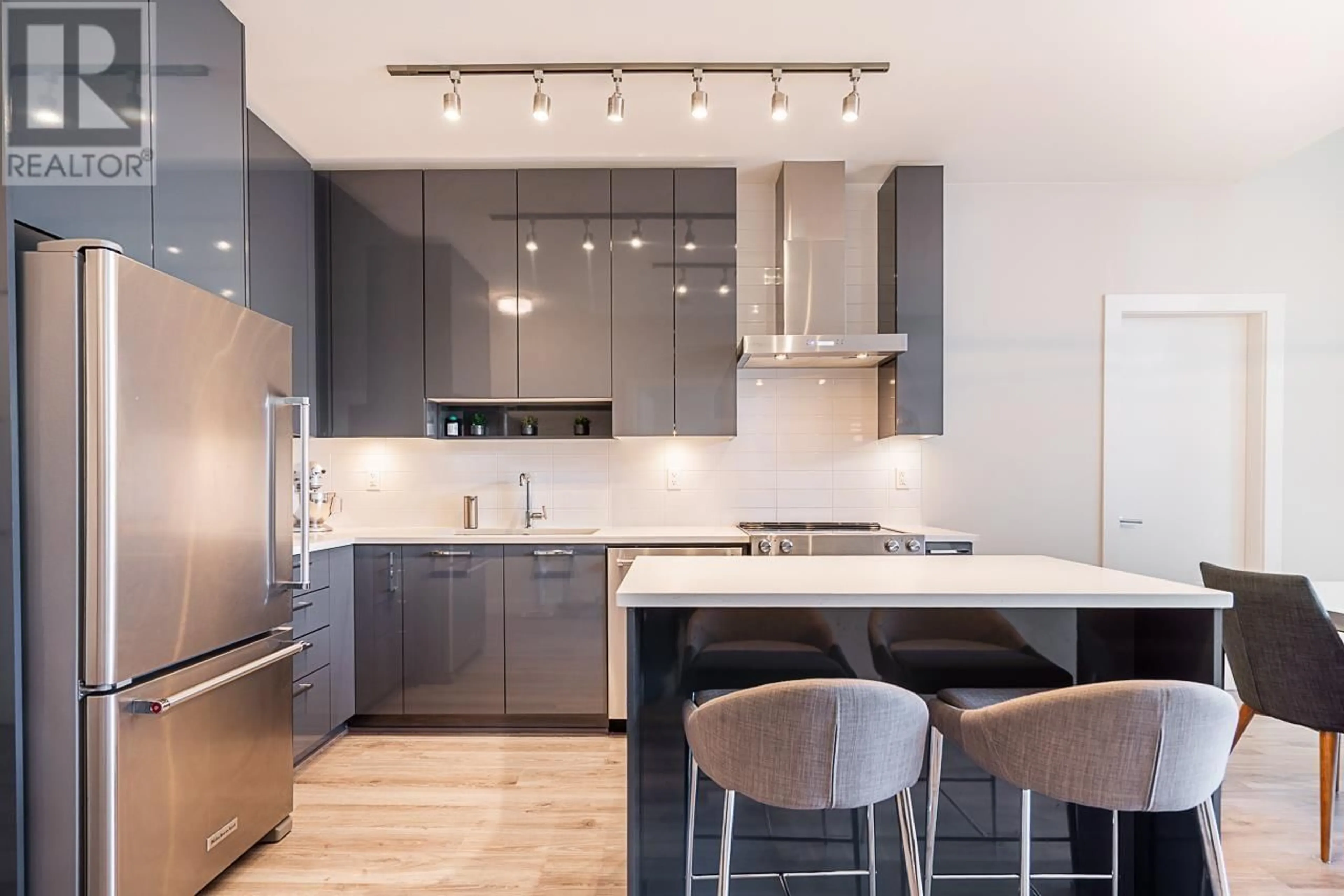 Contemporary kitchen, unknown for 409 - 1728 GILMORE AVENUE, Burnaby British Columbia V5C0L3