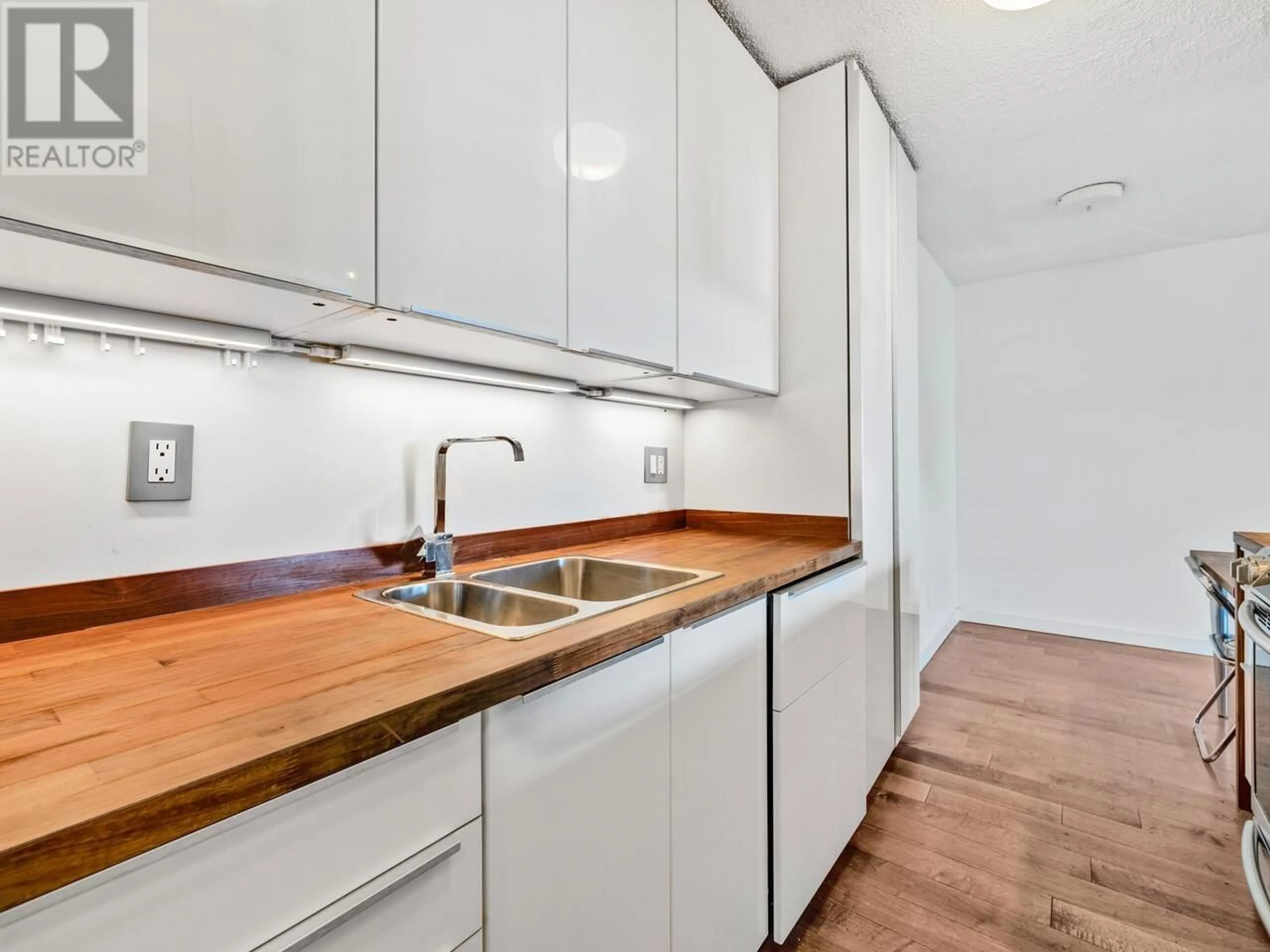 Standard kitchen, unknown for 103 - 1026 QUEENS AVENUE, New Westminster British Columbia V3M6B2