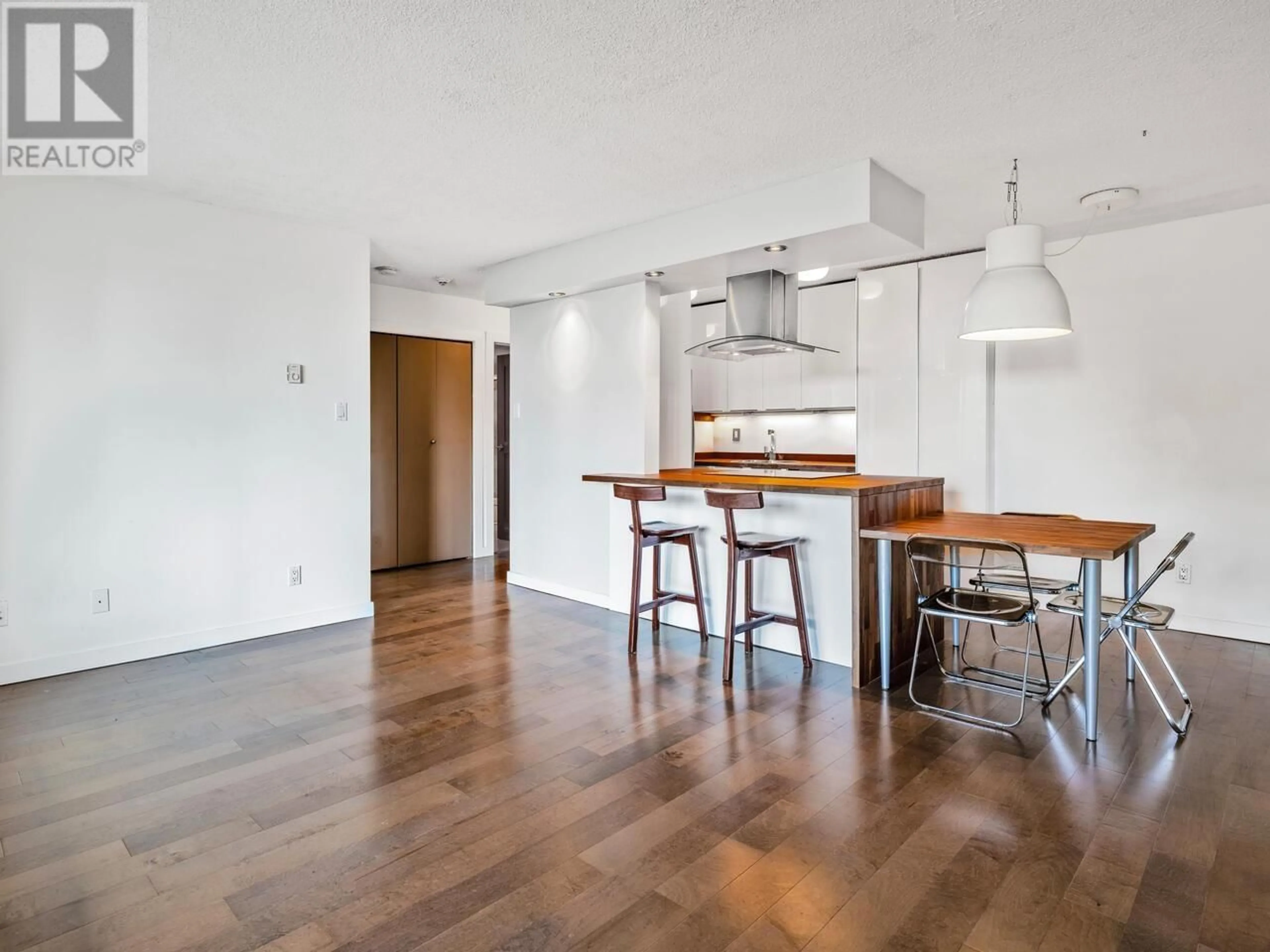 Open concept kitchen, wood/laminate floor for 103 - 1026 QUEENS AVENUE, New Westminster British Columbia V3M6B2