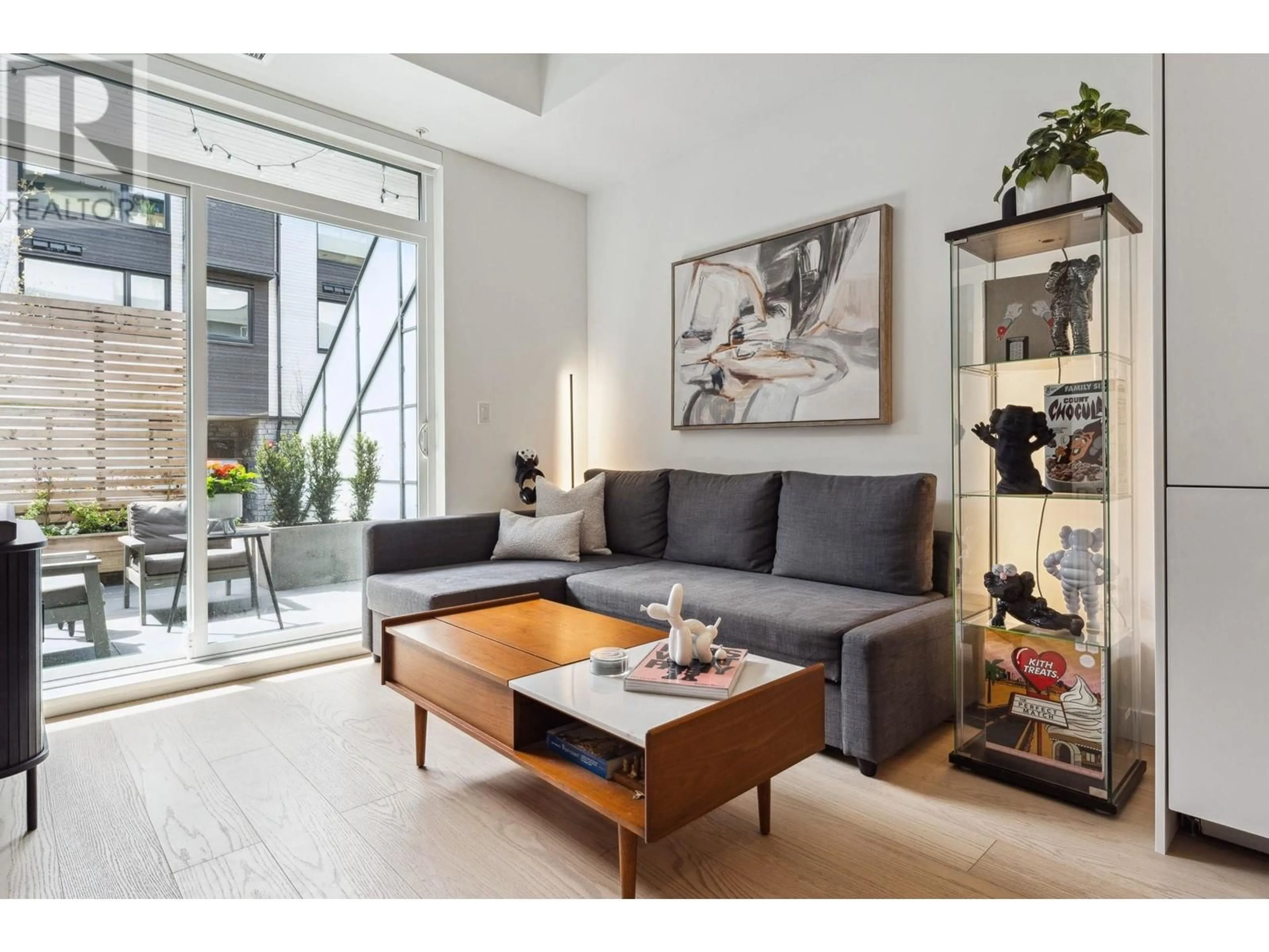Living room with furniture, unknown for 117 - 650 2ND STREET, North Vancouver British Columbia V7L1E3