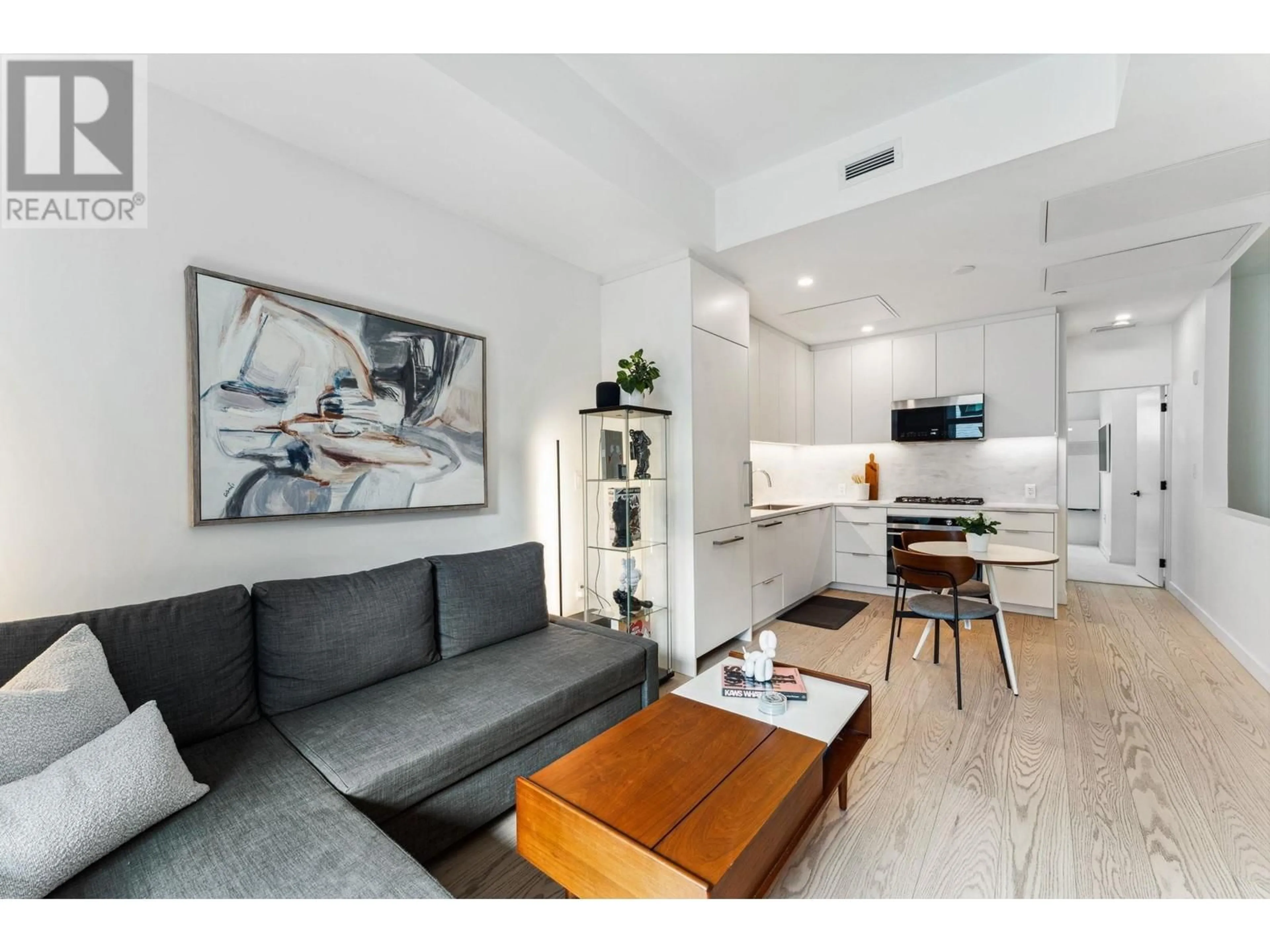 Living room with furniture, unknown for 117 - 650 2ND STREET, North Vancouver British Columbia V7L1E3