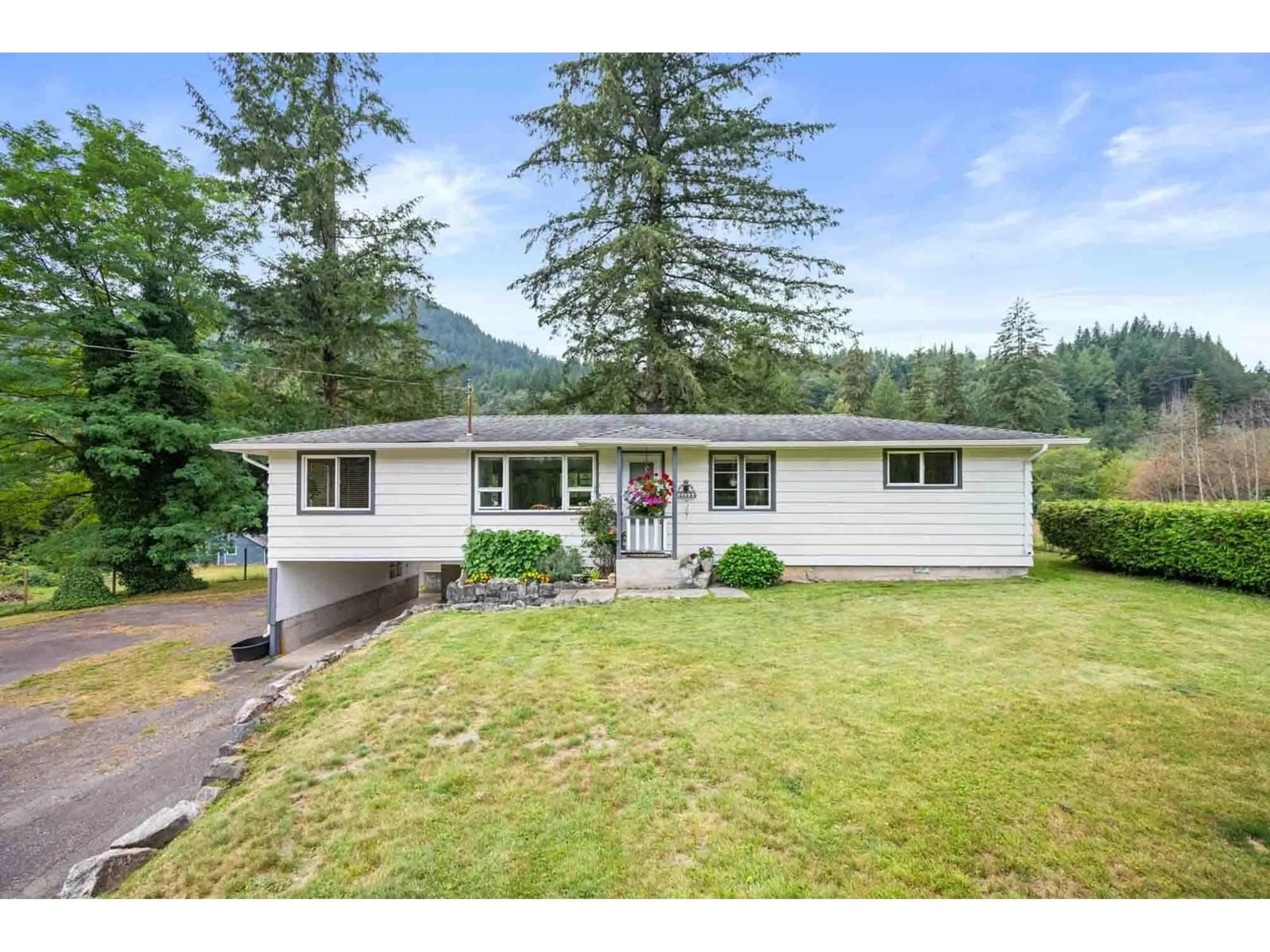 Home with vinyl exterior material, mountain view for 13229 STAVE LAKE, Mission British Columbia V2V0A7