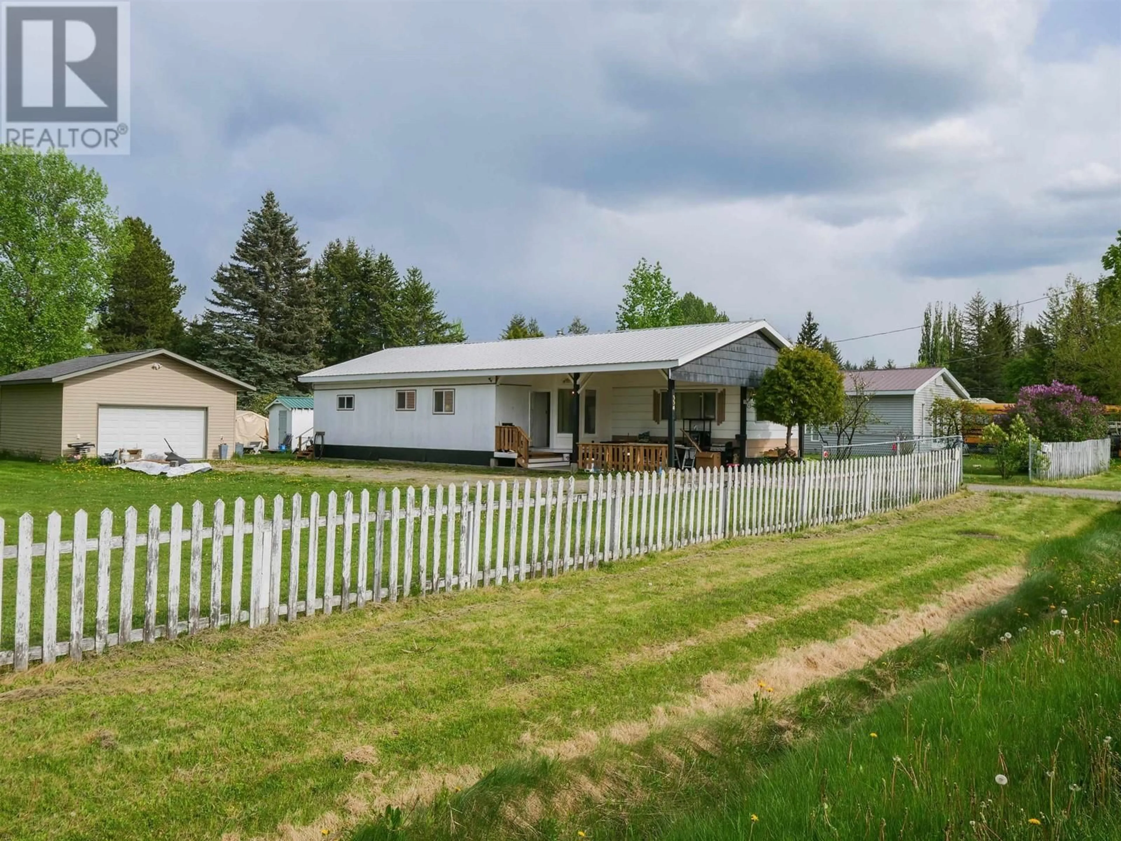 A pic from outside/outdoor area/front of a property/back of a property/a pic from drone, unknown for 334 ELM STREET, Quesnel British Columbia V2J3W8