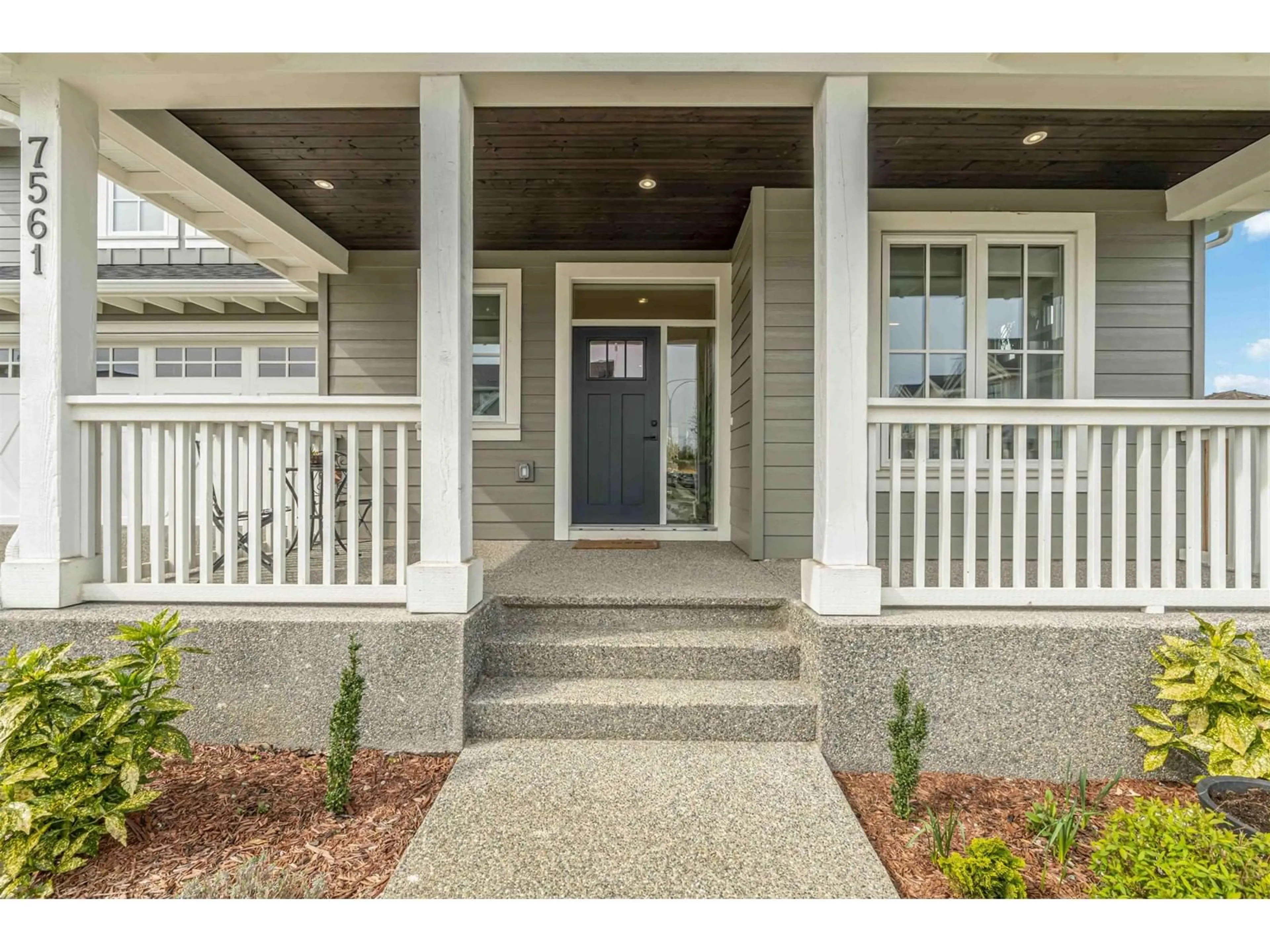 Indoor entryway for 7561 197A, Langley British Columbia V3A7N4