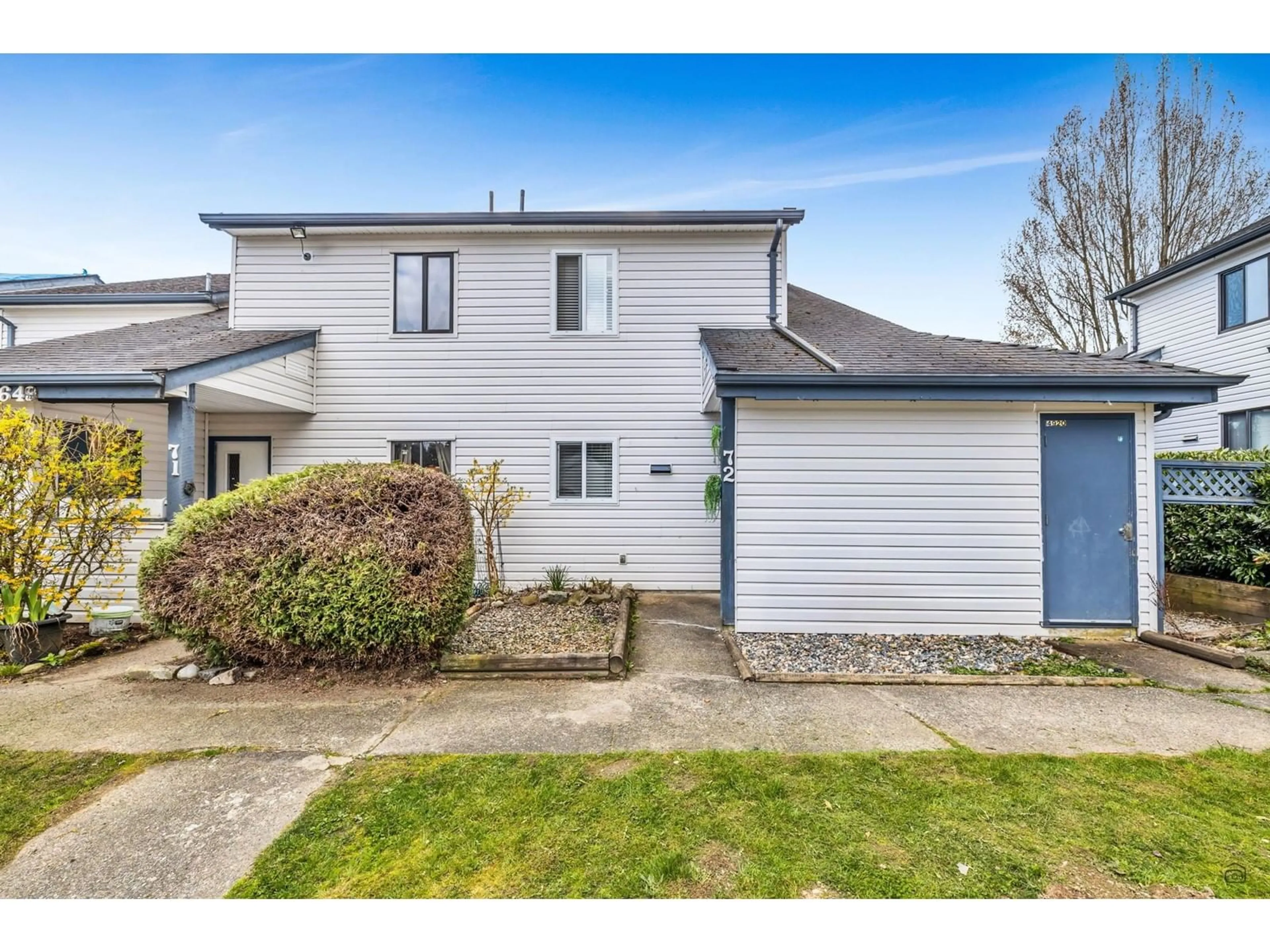 A pic from outside/outdoor area/front of a property/back of a property/a pic from drone, street for 72 - 6649 138, Surrey British Columbia V3W5G7
