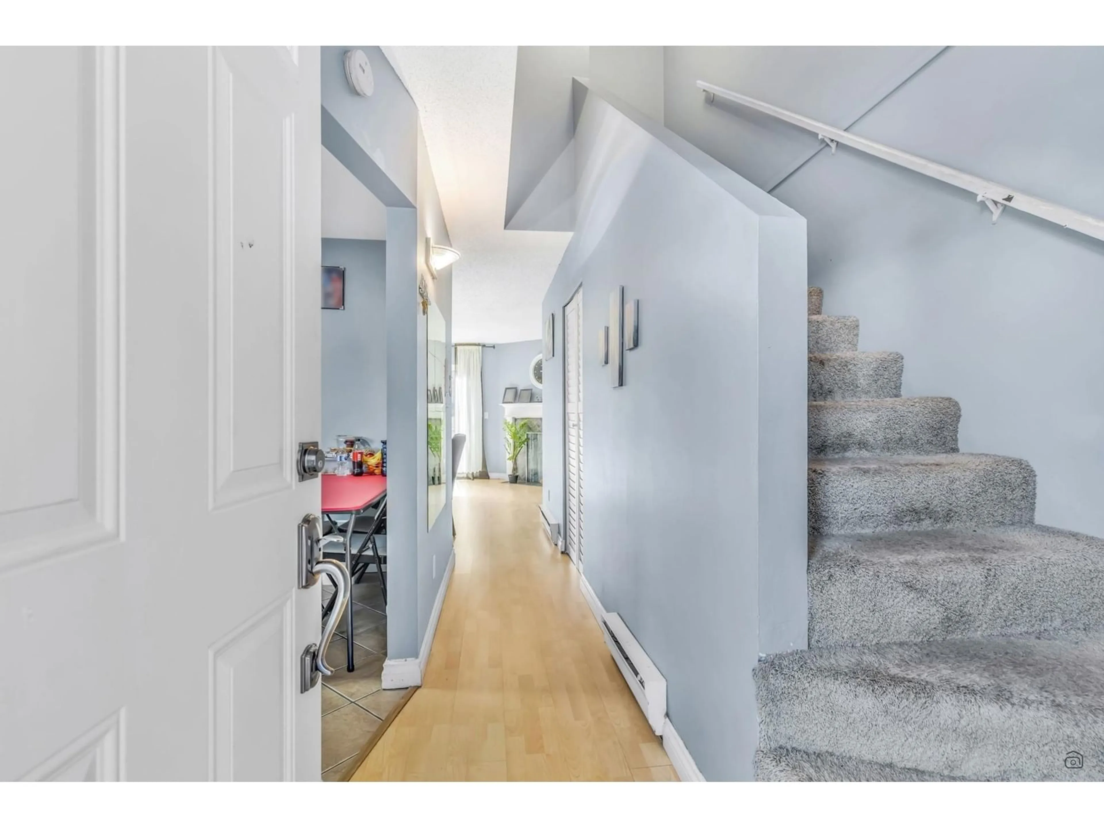 Indoor foyer for 72 - 6649 138, Surrey British Columbia V3W5G7
