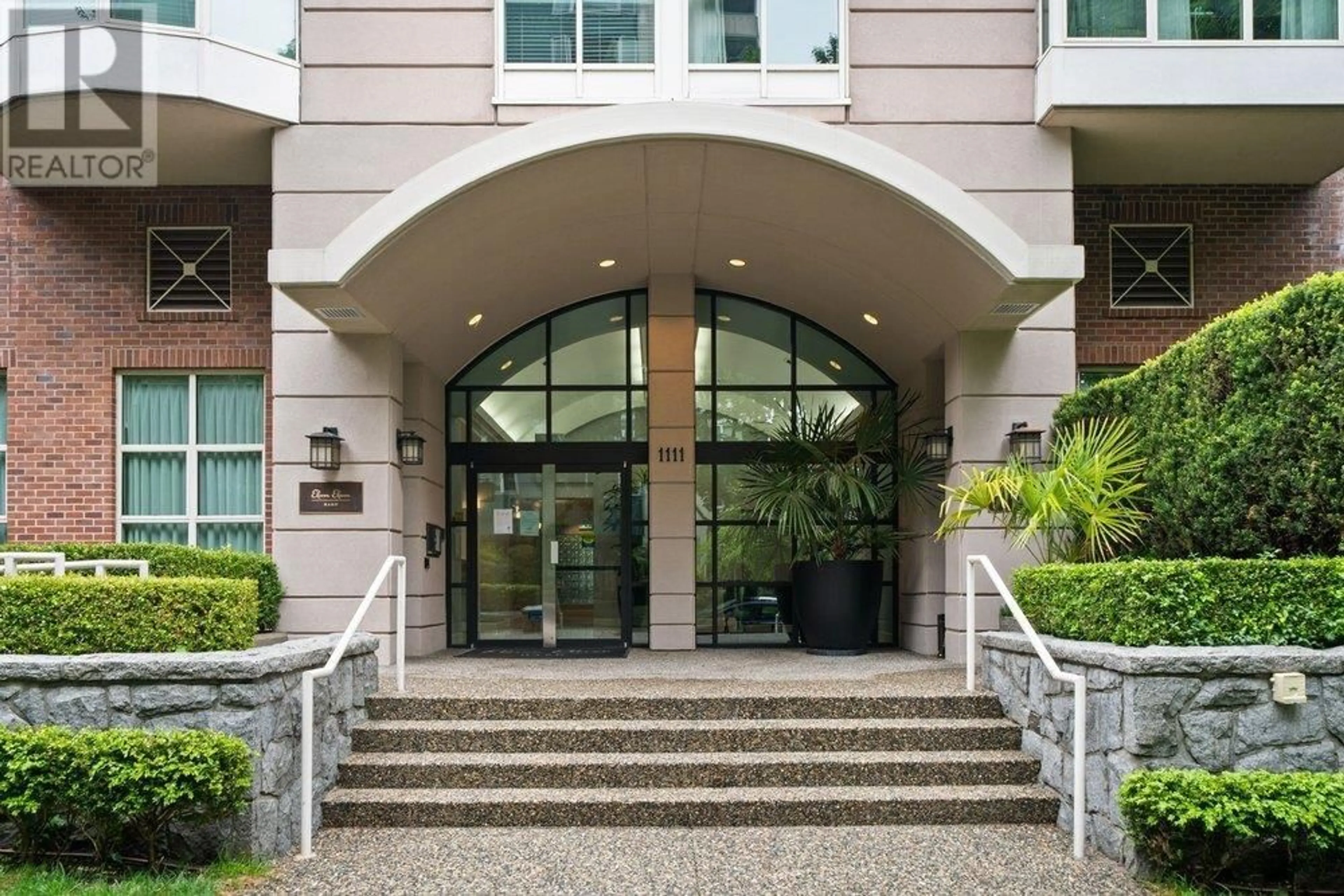 Indoor foyer for 503 - 1111 HARO STREET, Vancouver British Columbia V6E1E3