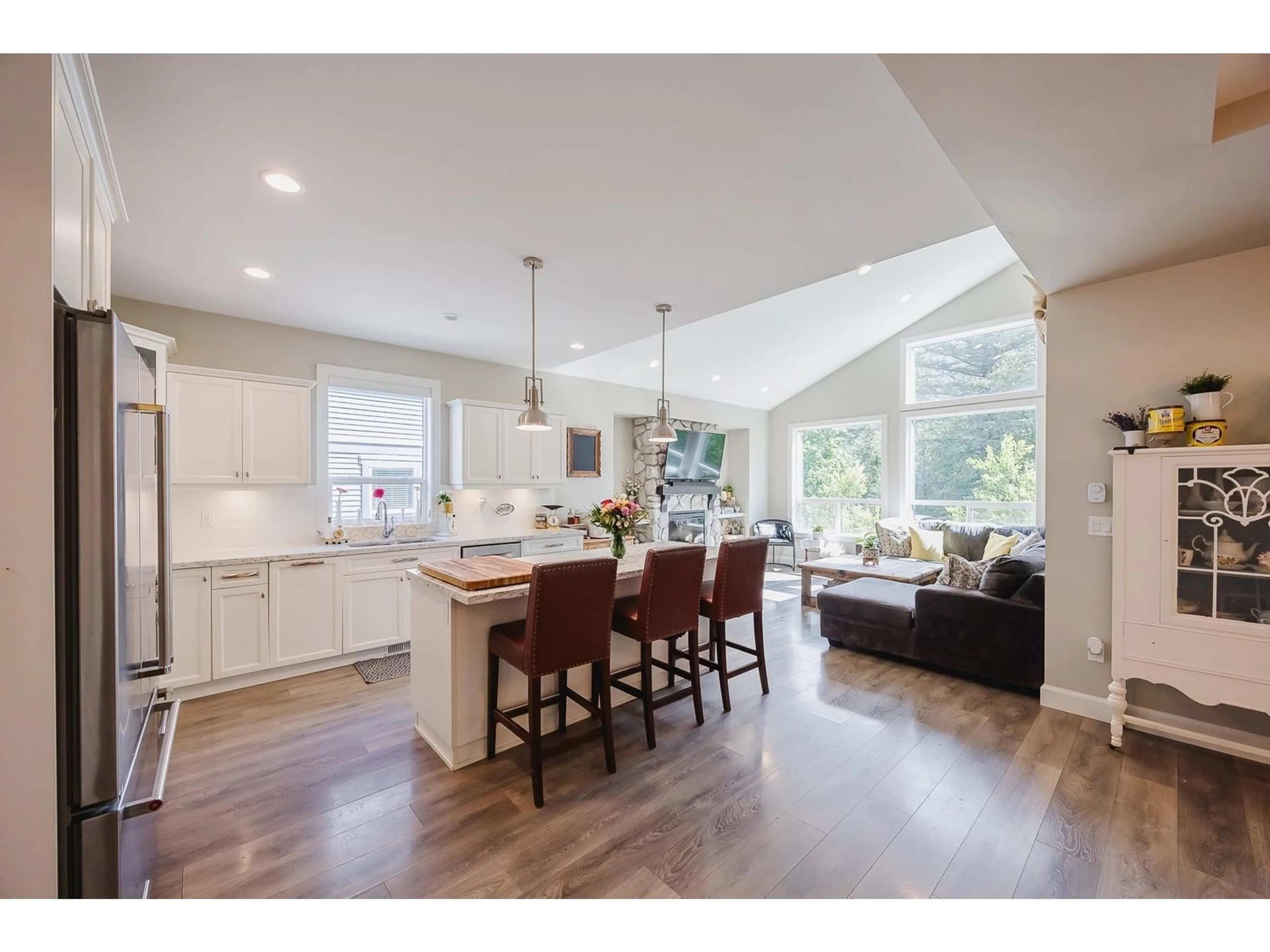 Open concept kitchen, wood/laminate floor for 10 - 1911 WOODSIDE BOULEVARD, Agassiz British Columbia V0M1A1