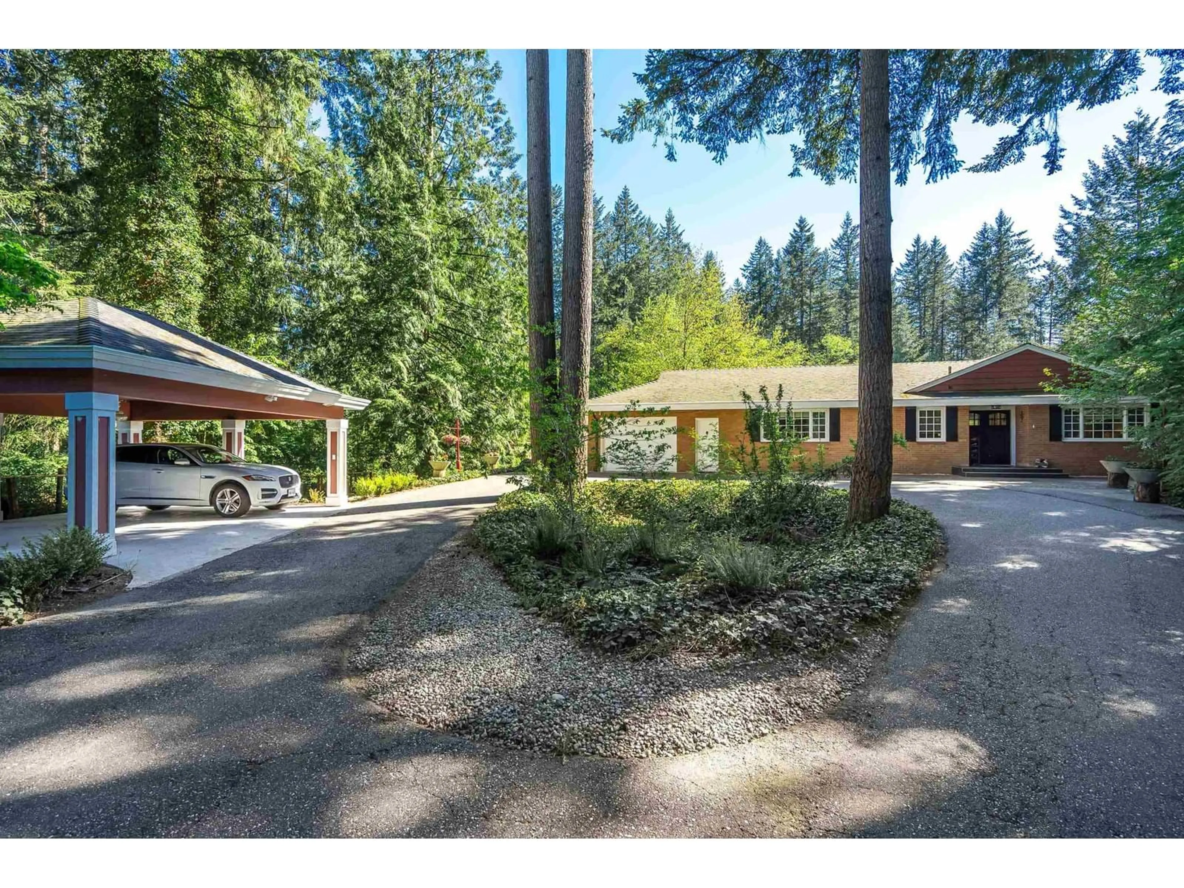 A pic from outside/outdoor area/front of a property/back of a property/a pic from drone, forest/trees view for 20286 27, Langley British Columbia V2Z1X3