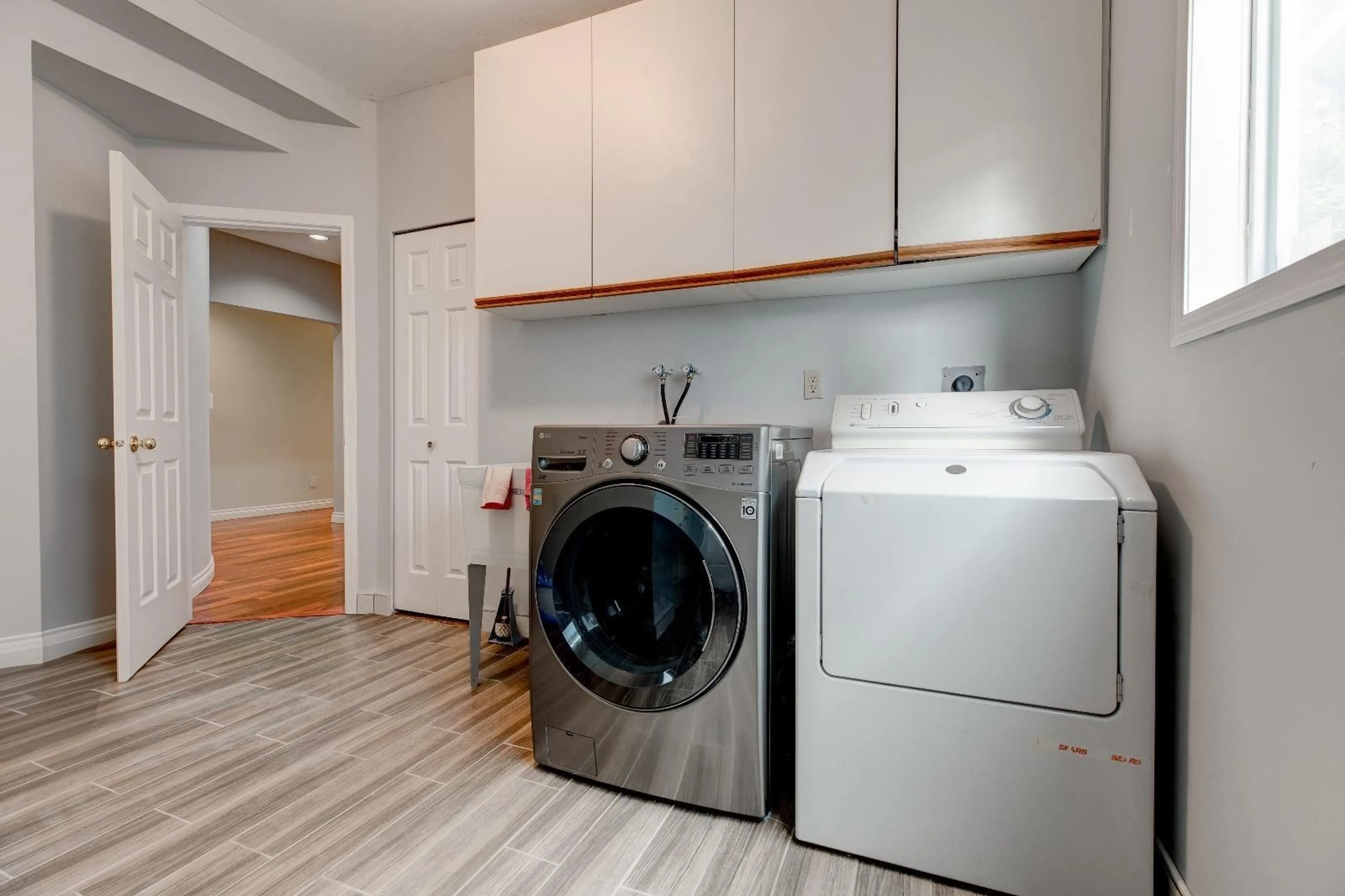 Laundry room for 16661 CHERRYHILL, Surrey British Columbia V4N1W2
