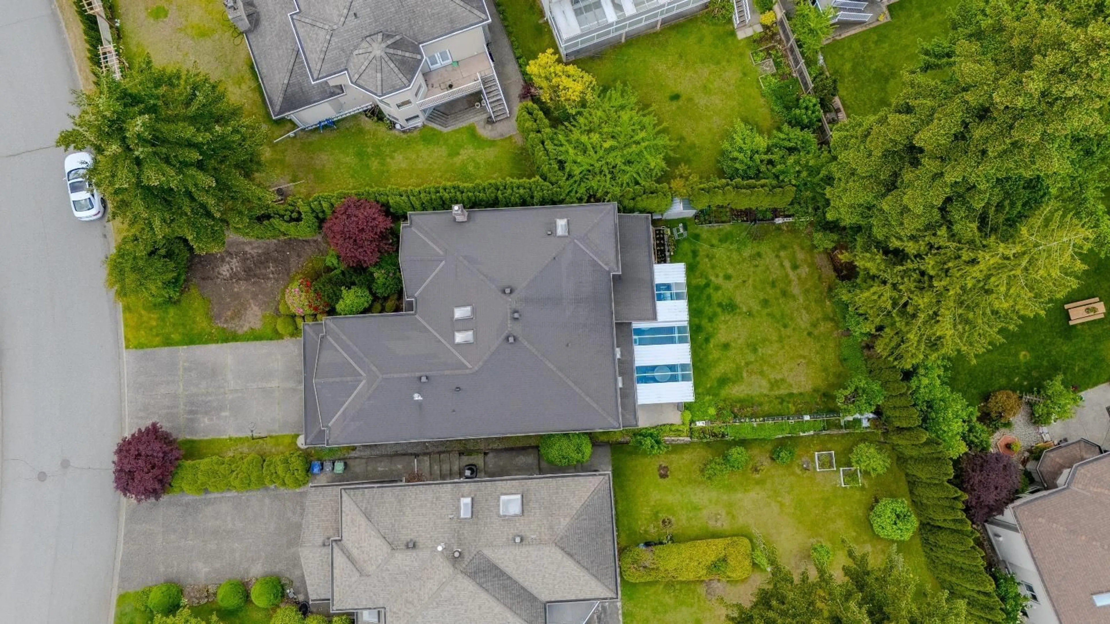 A pic from outside/outdoor area/front of a property/back of a property/a pic from drone, street for 16661 CHERRYHILL, Surrey British Columbia V4N1W2