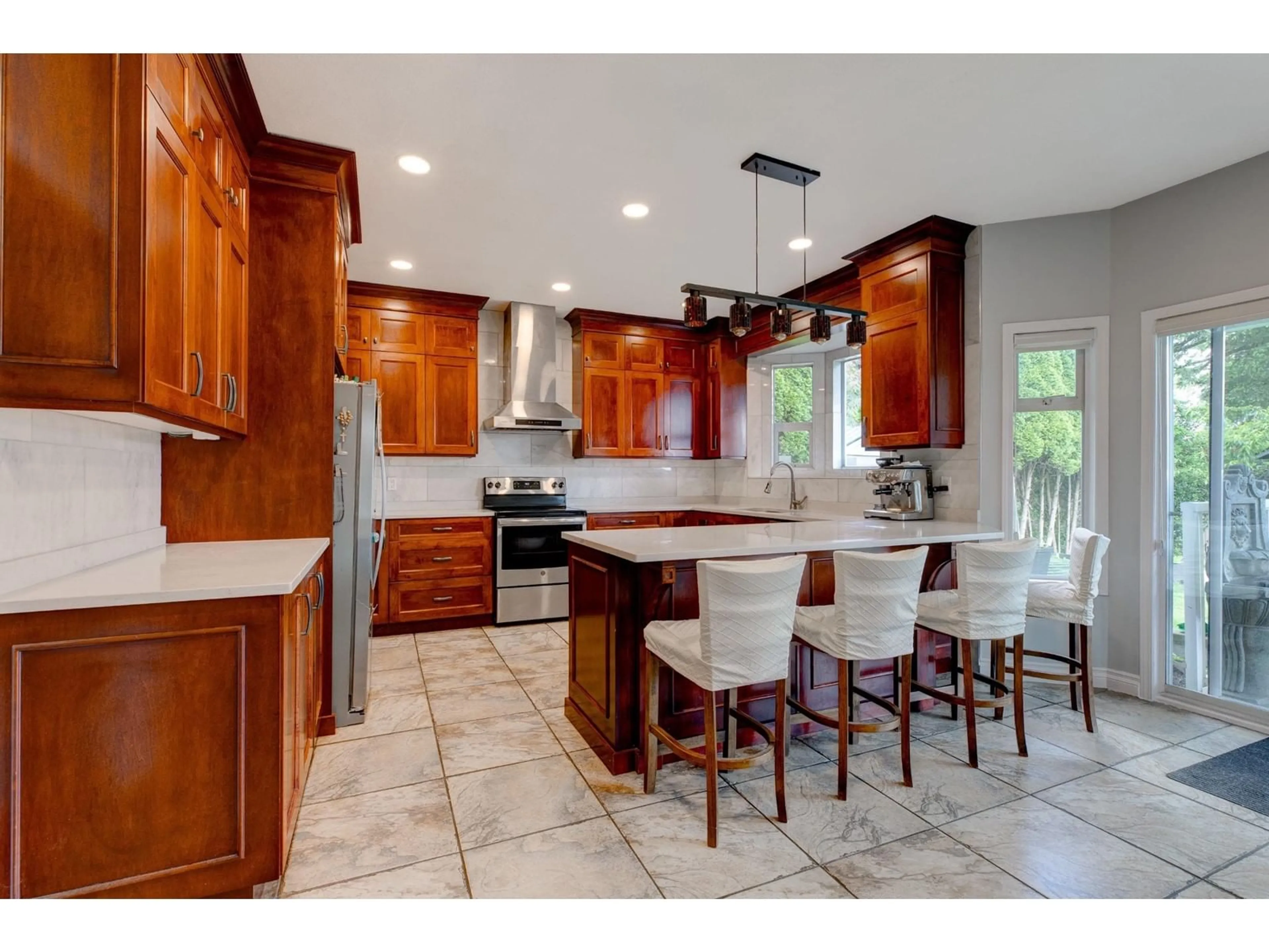 Open concept kitchen, ceramic/tile floor for 16661 CHERRYHILL, Surrey British Columbia V4N1W2