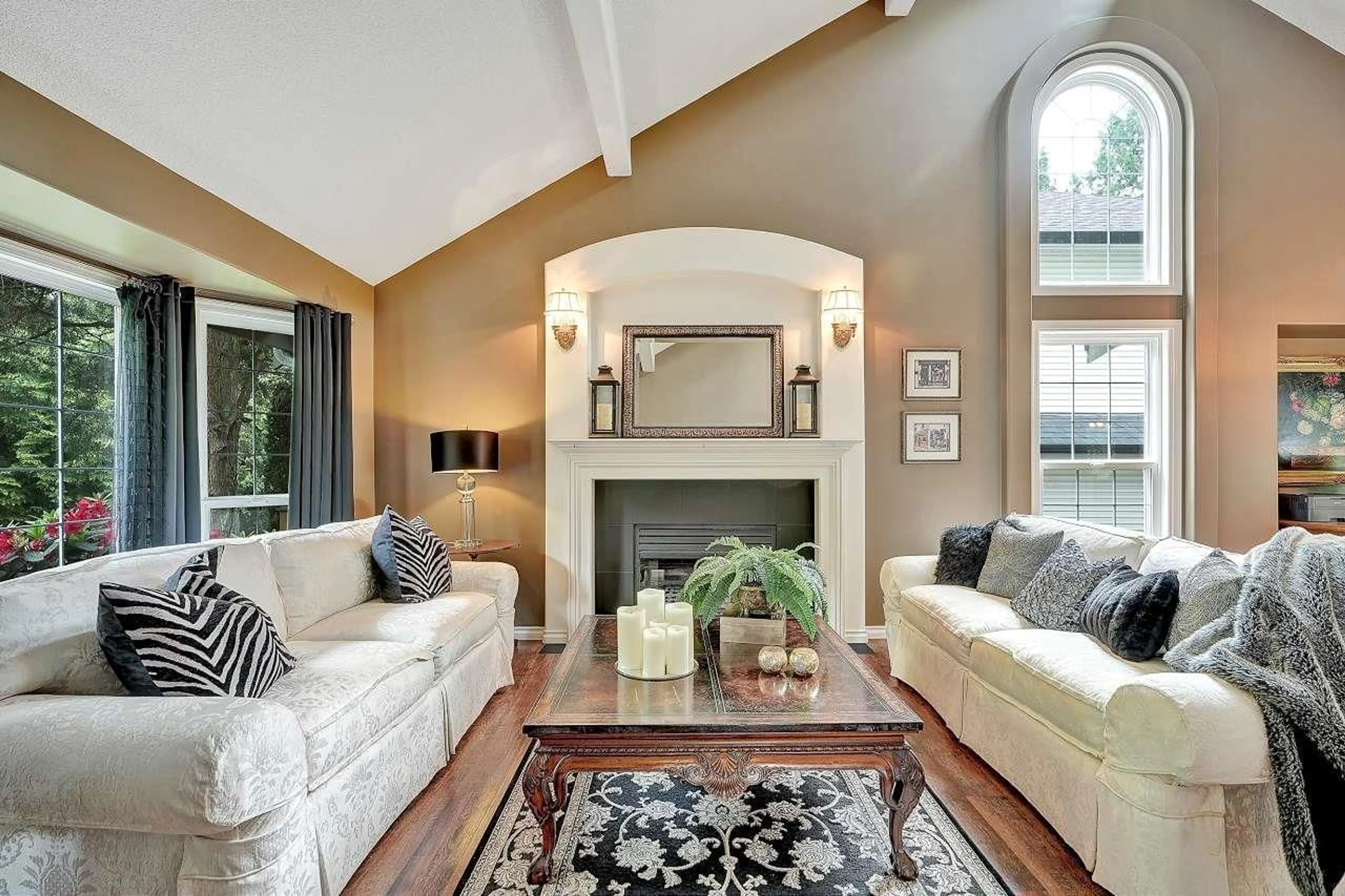 Living room with furniture, unknown for 5817 ABERDEEN, Surrey British Columbia V3S4W3