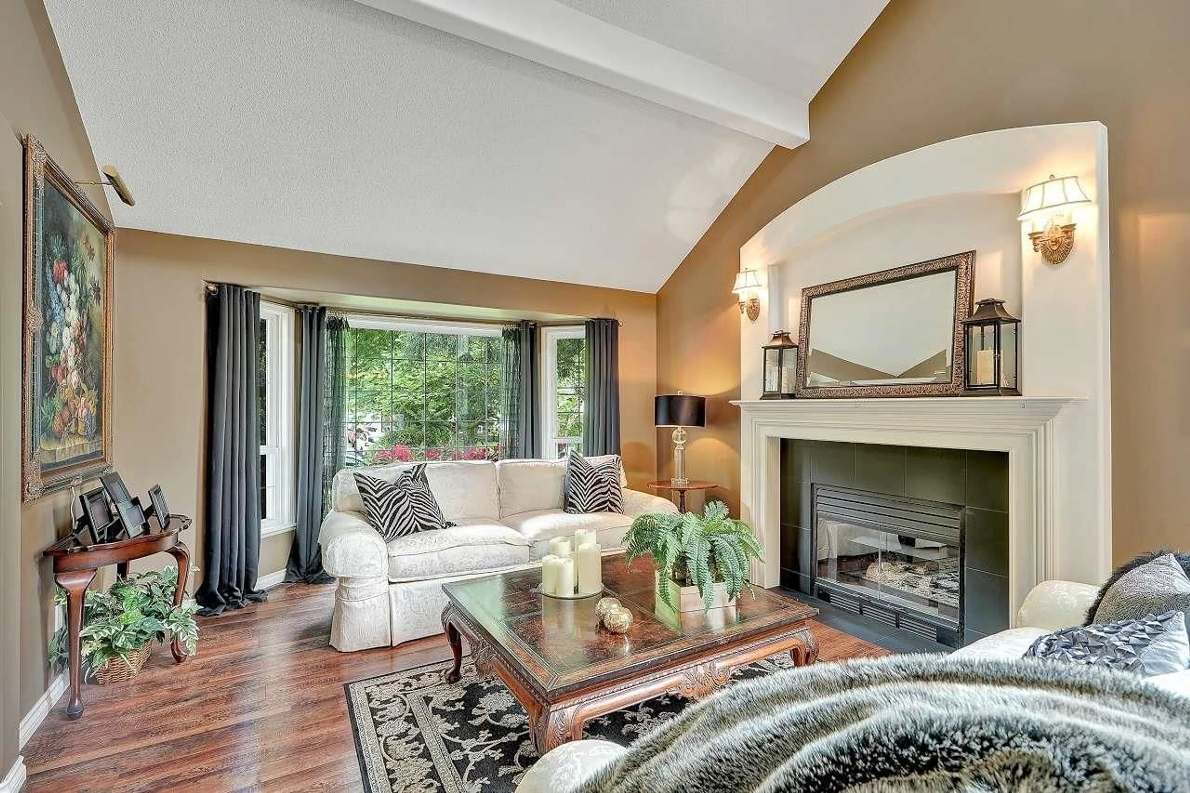 Living room with furniture, unknown for 5817 ABERDEEN, Surrey British Columbia V3S4W3