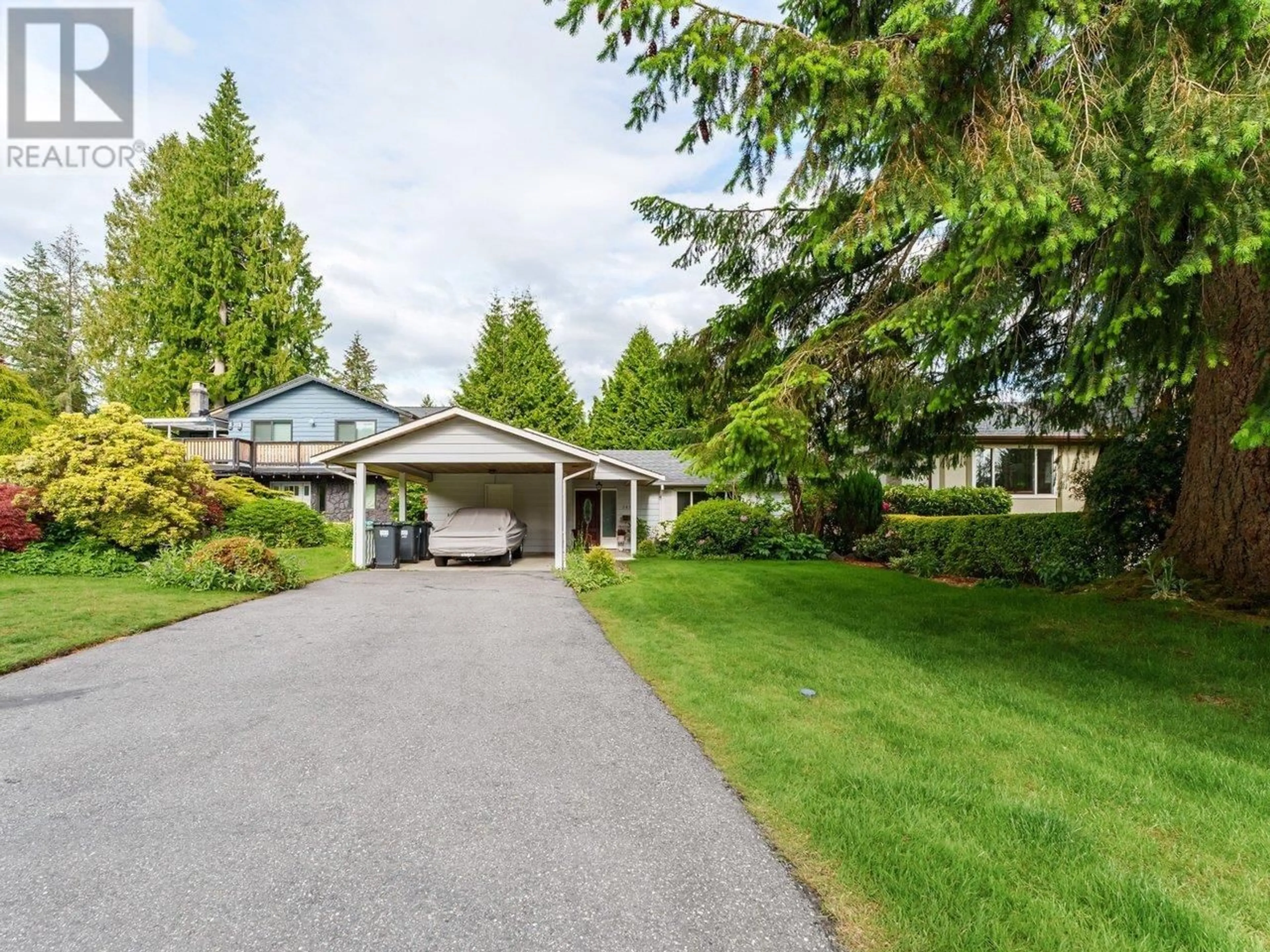 A pic from outside/outdoor area/front of a property/back of a property/a pic from drone, street for 3692 MAGINNIS AVENUE, North Vancouver British Columbia V7K2L6