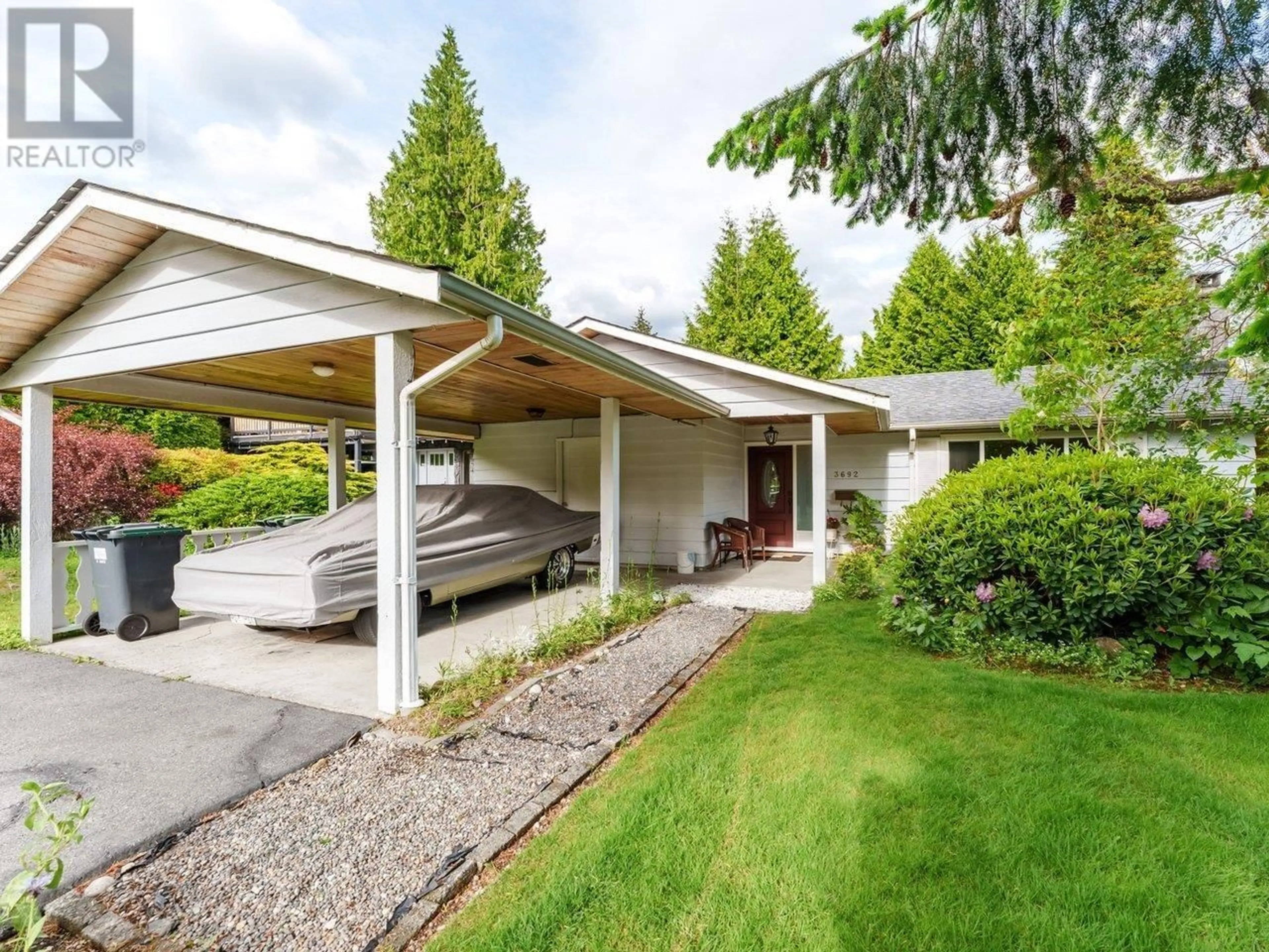 Home with vinyl exterior material, street for 3692 MAGINNIS AVENUE, North Vancouver British Columbia V7K2L6