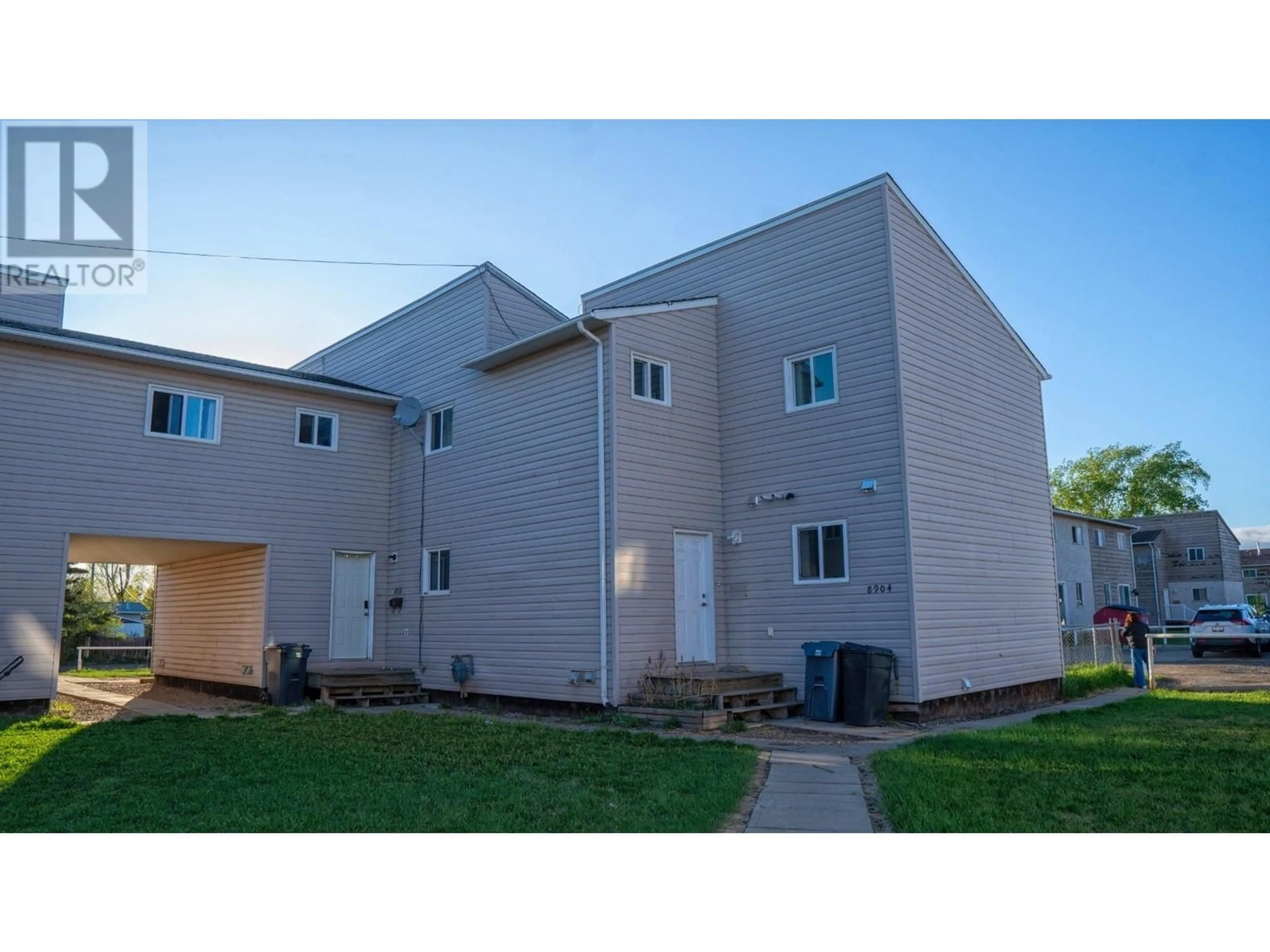 Home with vinyl exterior material, street for 8904 101 AVENUE, Fort St. John British Columbia V1J5G2