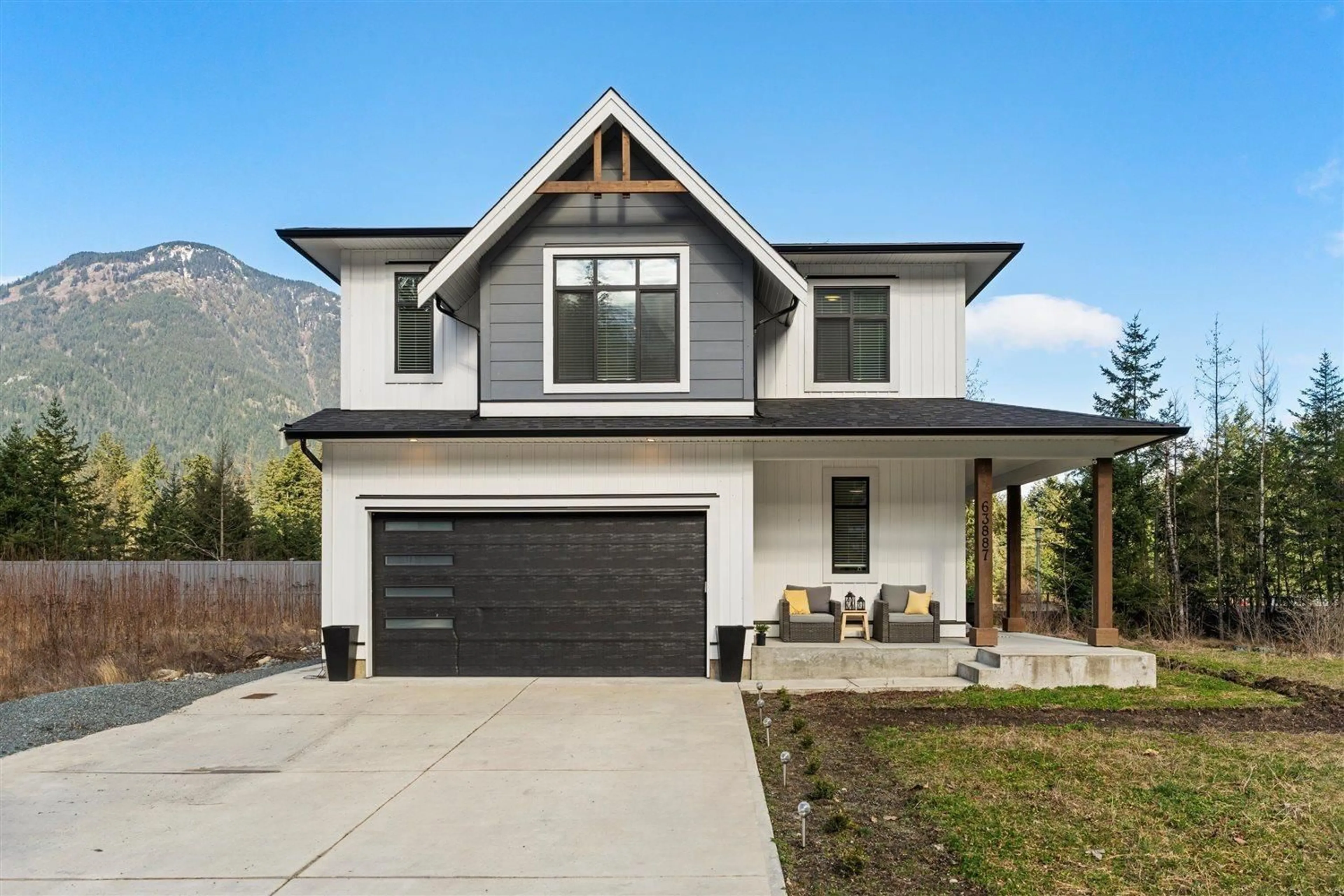 Home with vinyl exterior material, mountain view for 63887 BEECH AVENUE, Hope British Columbia V0X1L2