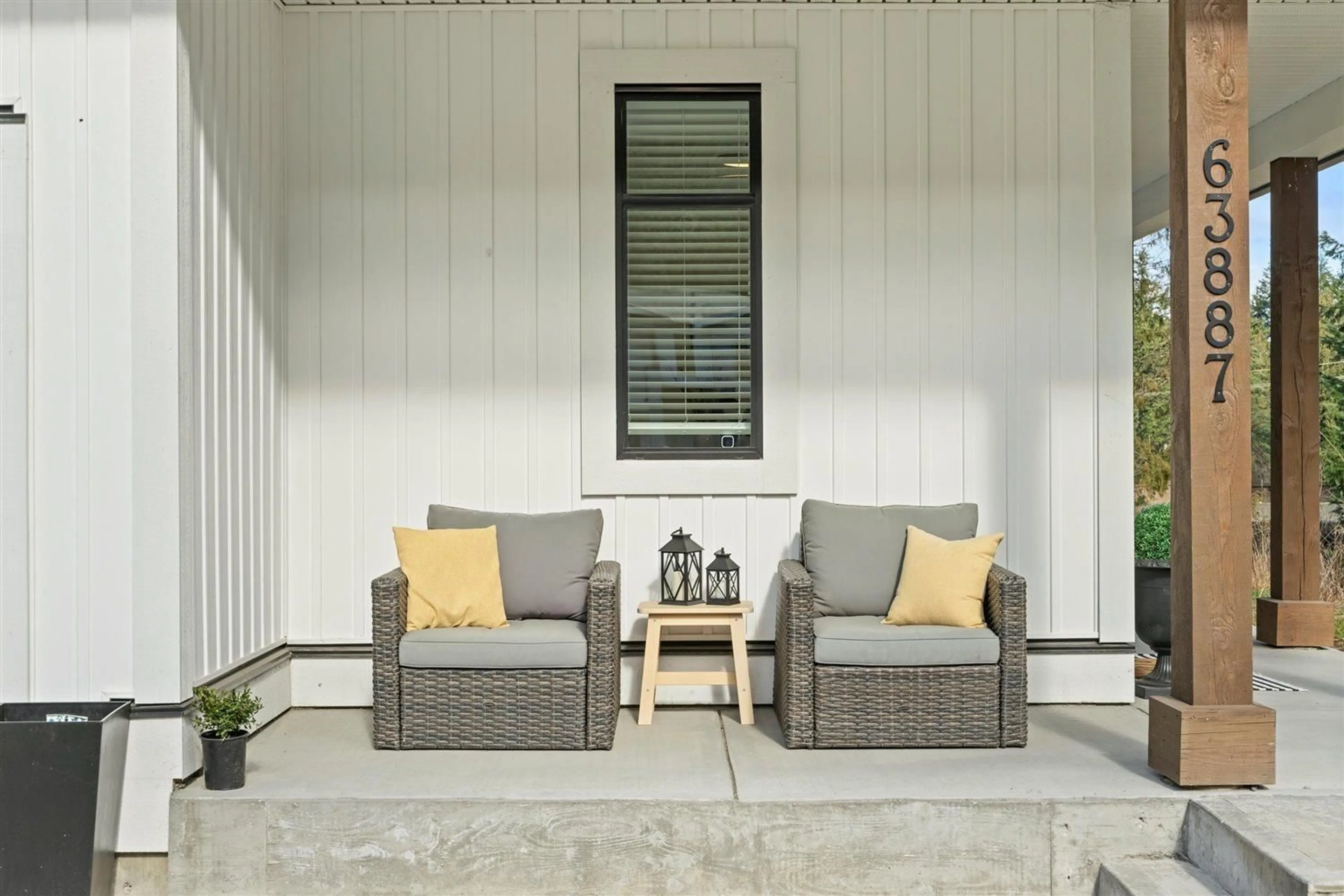 Patio, street for 63887 BEECH AVENUE, Hope British Columbia V0X1L2
