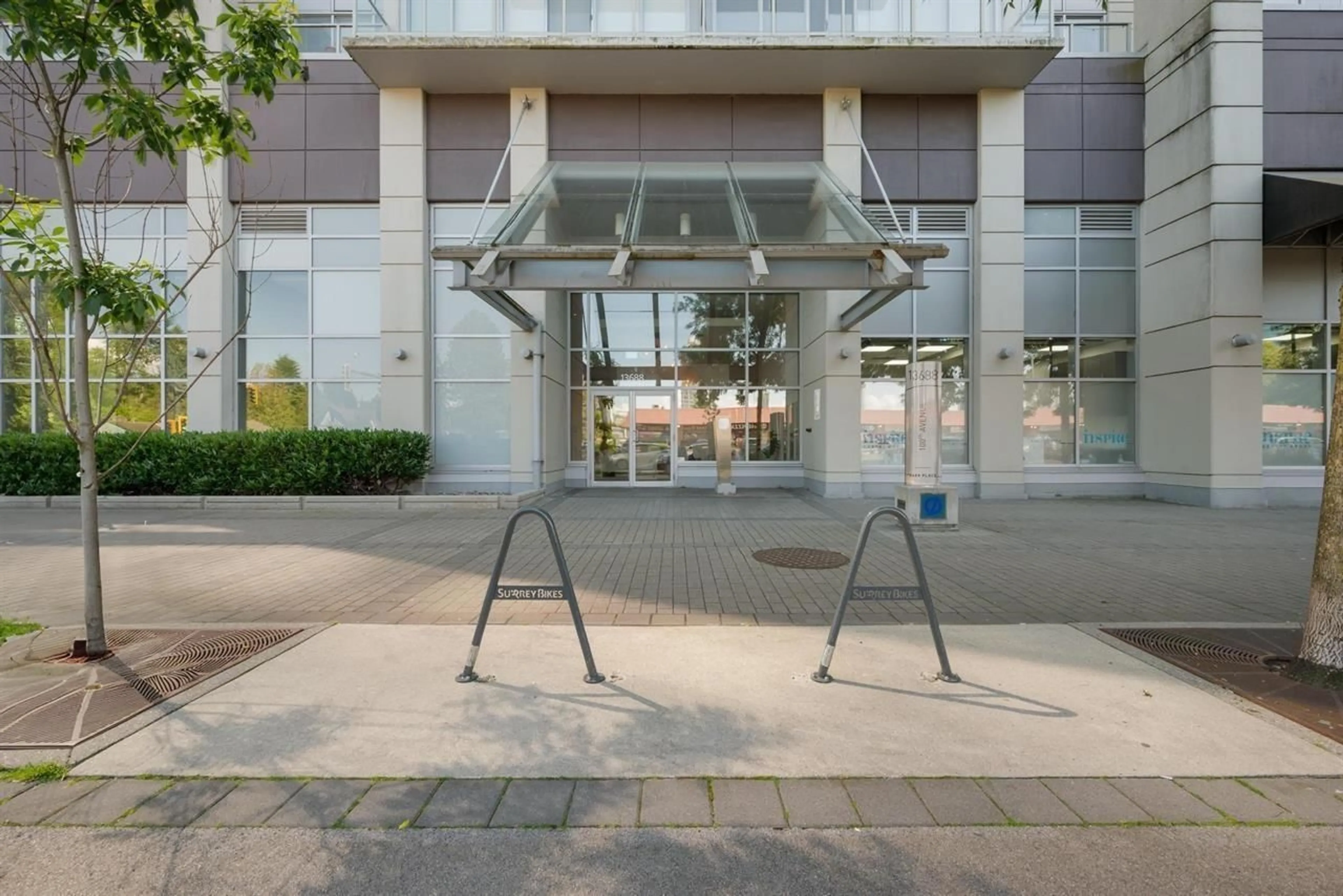 Indoor foyer for 1503 - 13688 100, Surrey British Columbia V3T0G5
