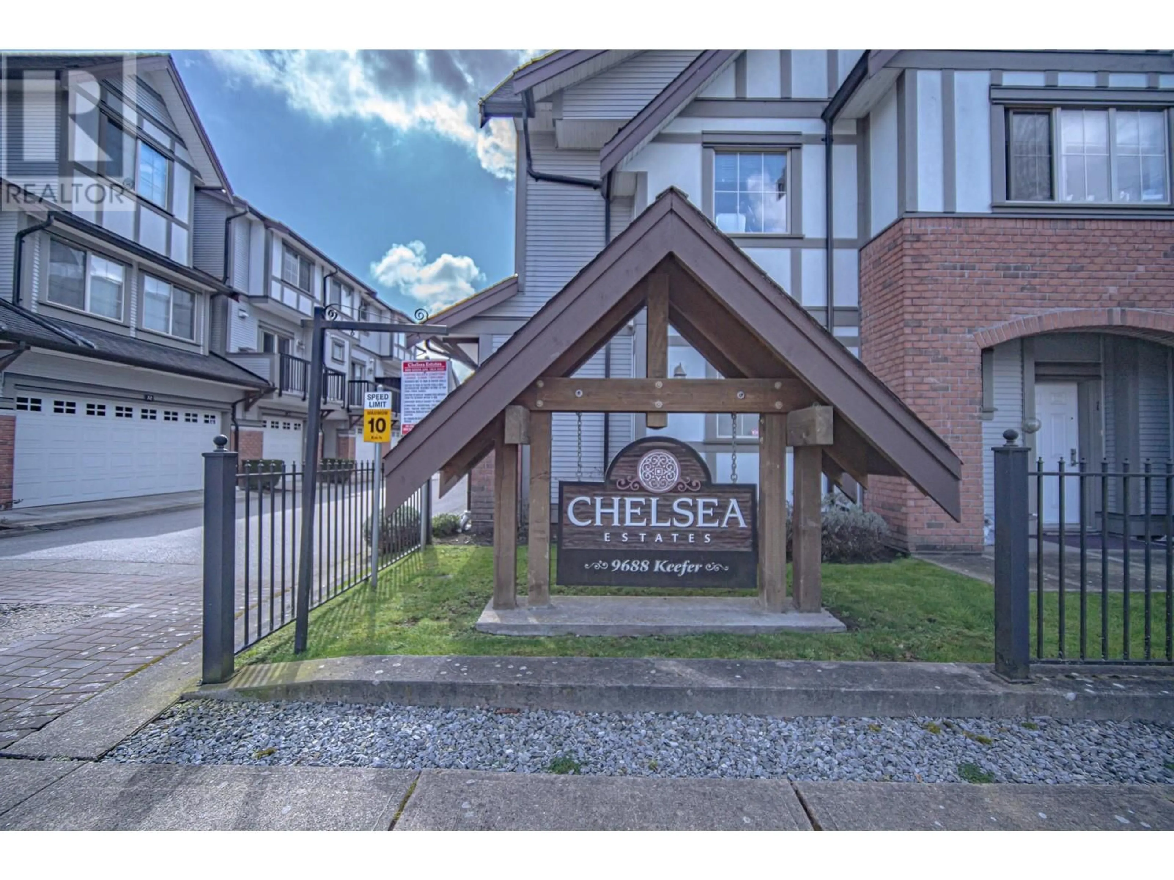 Indoor foyer for 27 - 9688 KEEFER AVENUE, Richmond British Columbia V6Y0B6