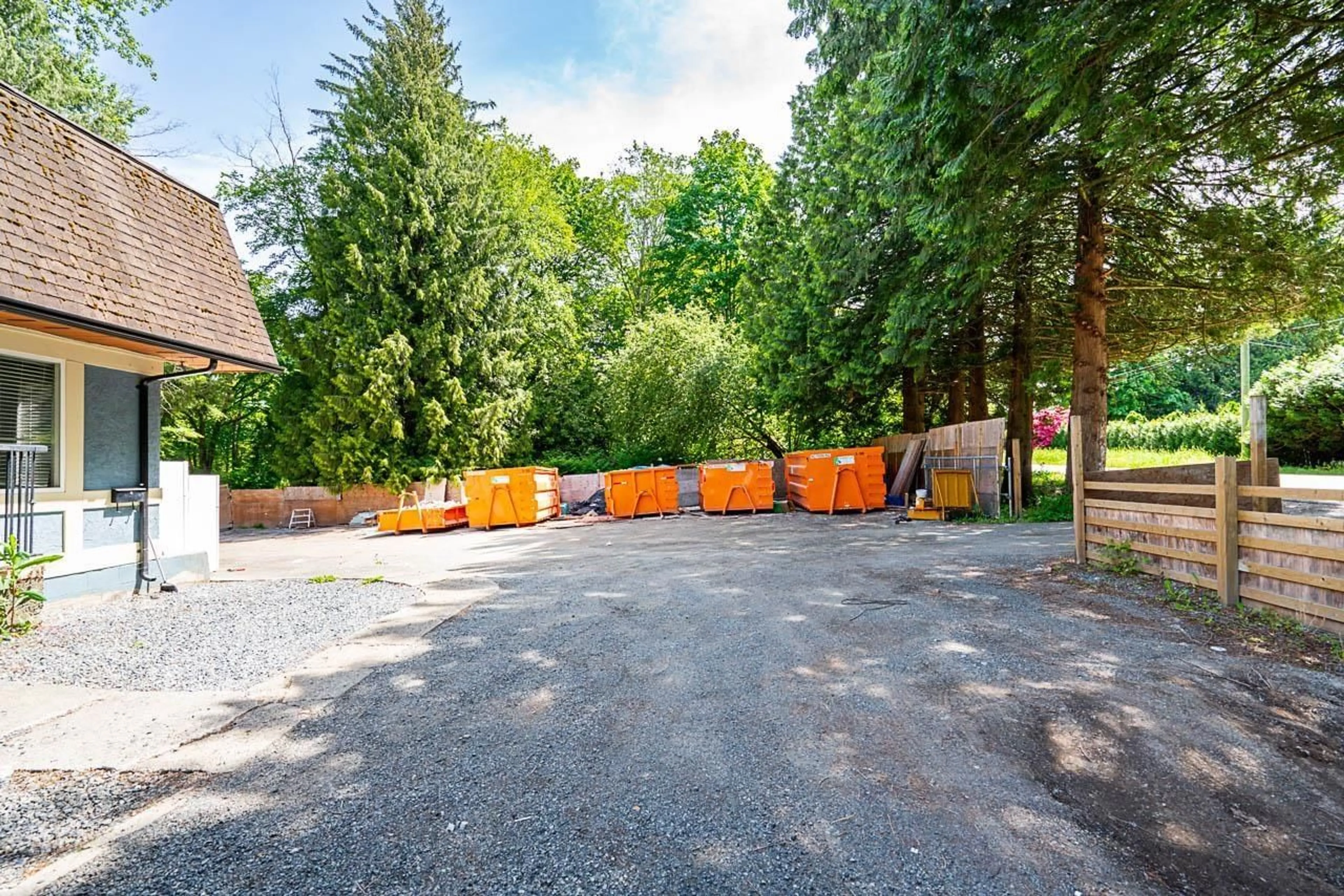 Patio, street for 19273 80, Surrey British Columbia V4N4J1