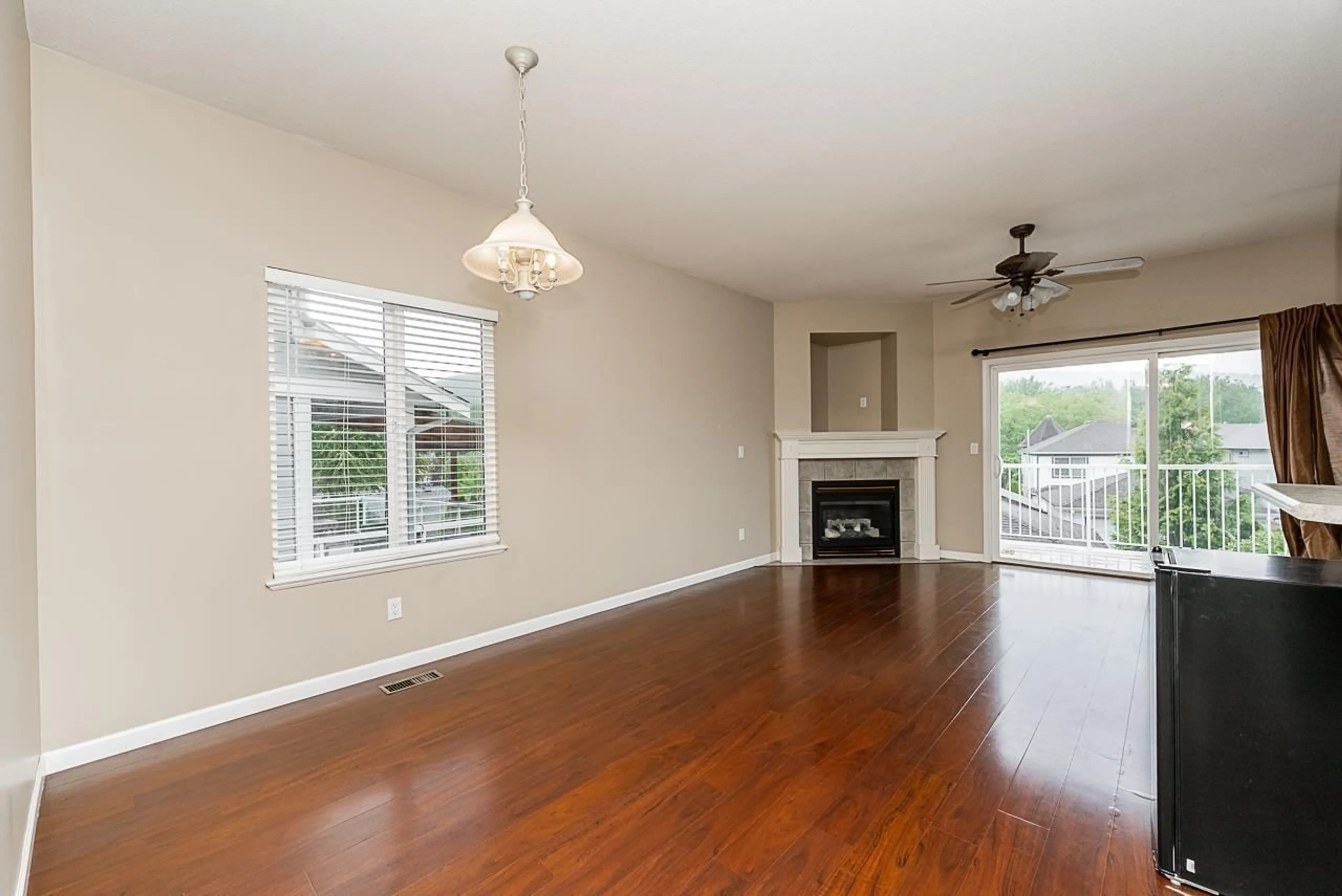 Living room with furniture, wood/laminate floor for 4389 ATWOOD, Abbotsford British Columbia V3G2Y7