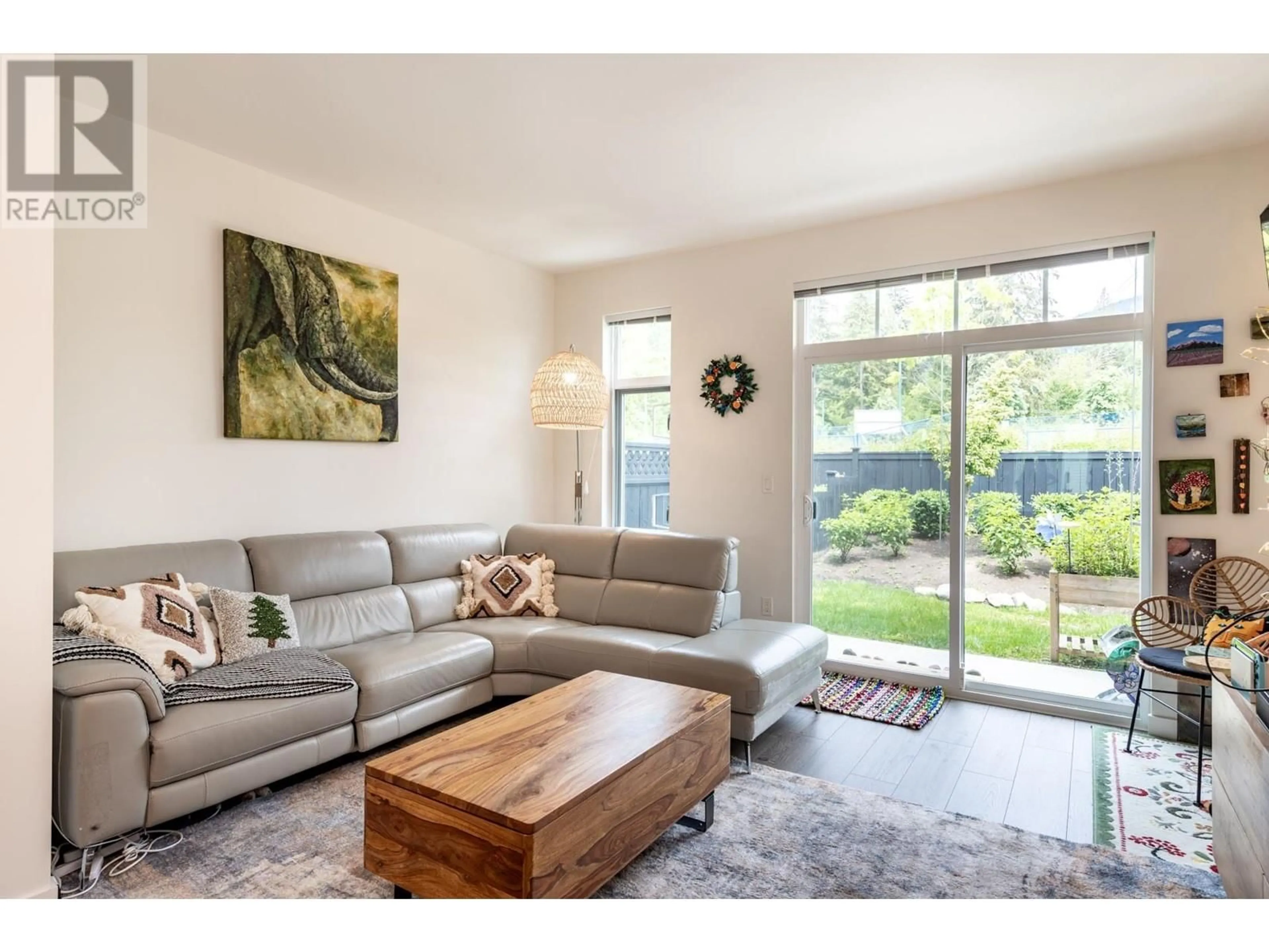 Living room with furniture, unknown for 140 - 3565 BAYCREST AVENUE, Coquitlam British Columbia V3B2W7