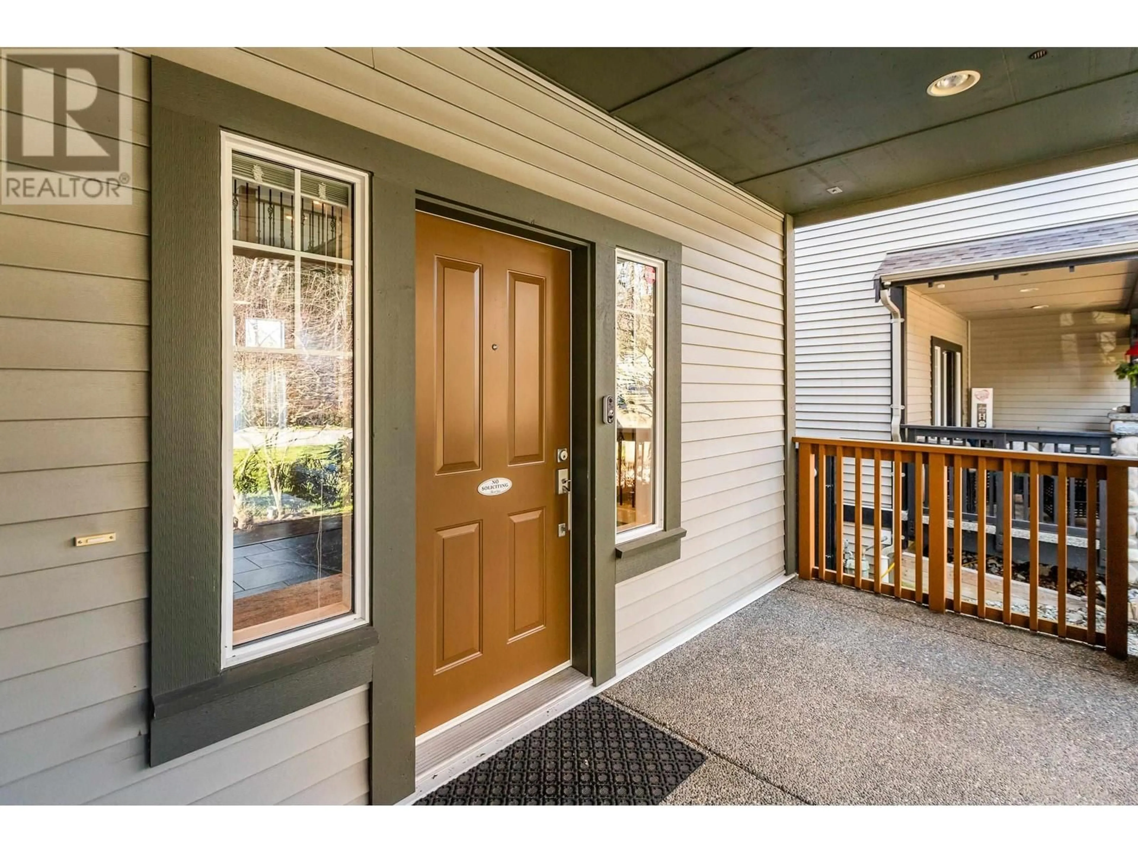 Indoor entryway for 4 - 13887 DOCKSTEADER LOOP, Maple Ridge British Columbia V4R0A2