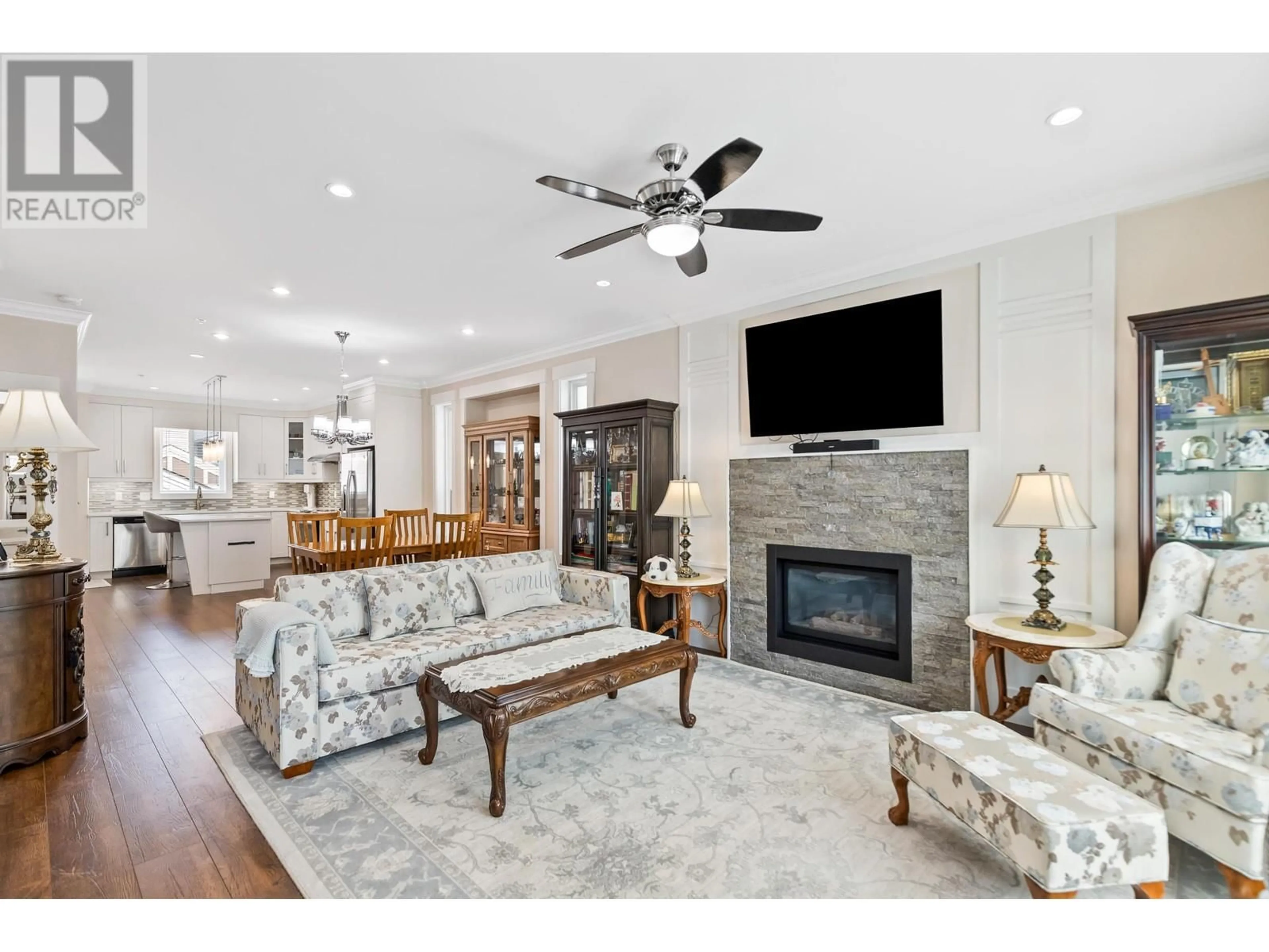 Living room with furniture, unknown for 24299 101A AVENUE, Maple Ridge British Columbia V2W0A7