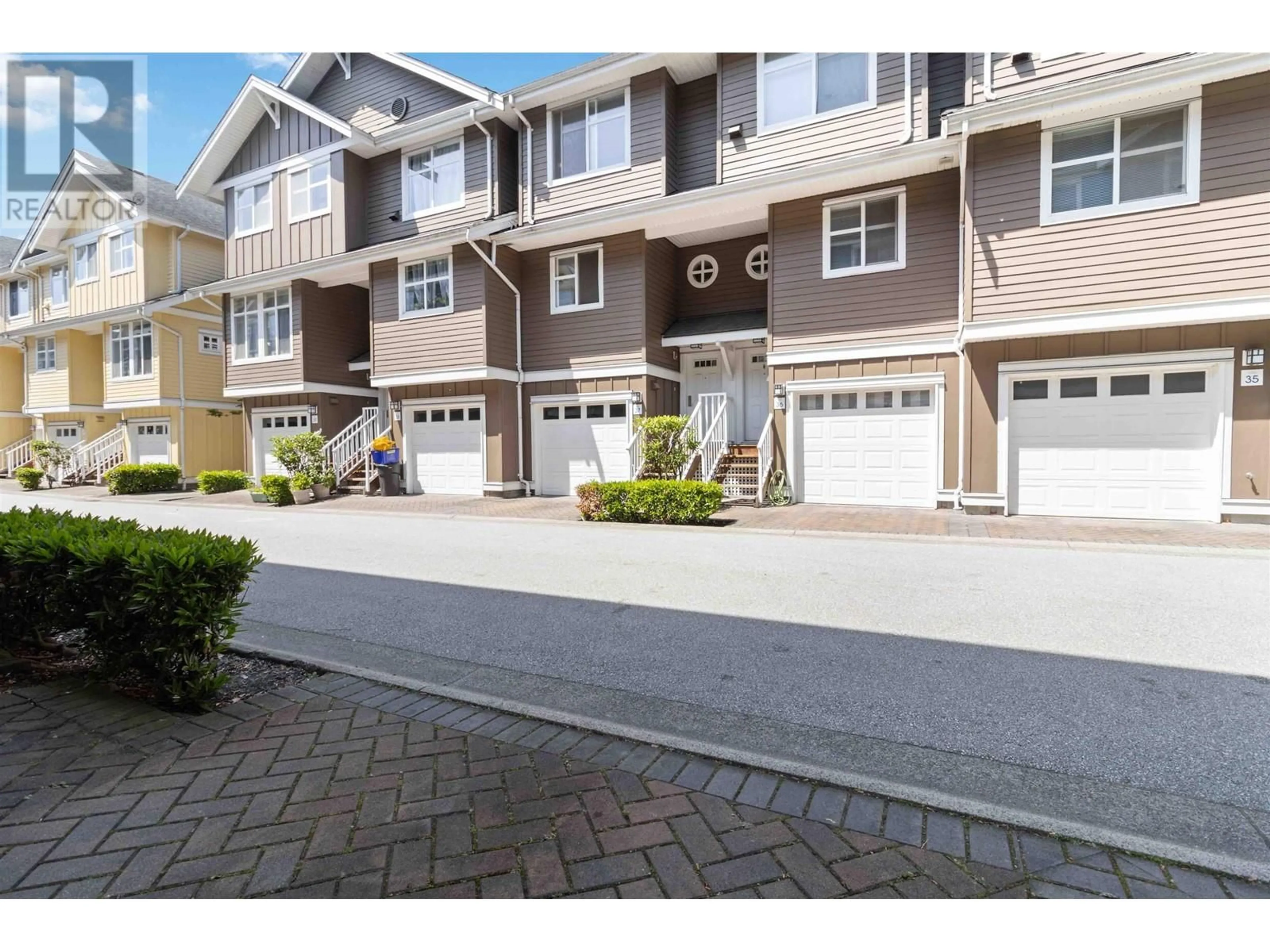 A pic from outside/outdoor area/front of a property/back of a property/a pic from drone, street for 37 - 935 EWEN AVENUE, New Westminster British Columbia V3M0A1