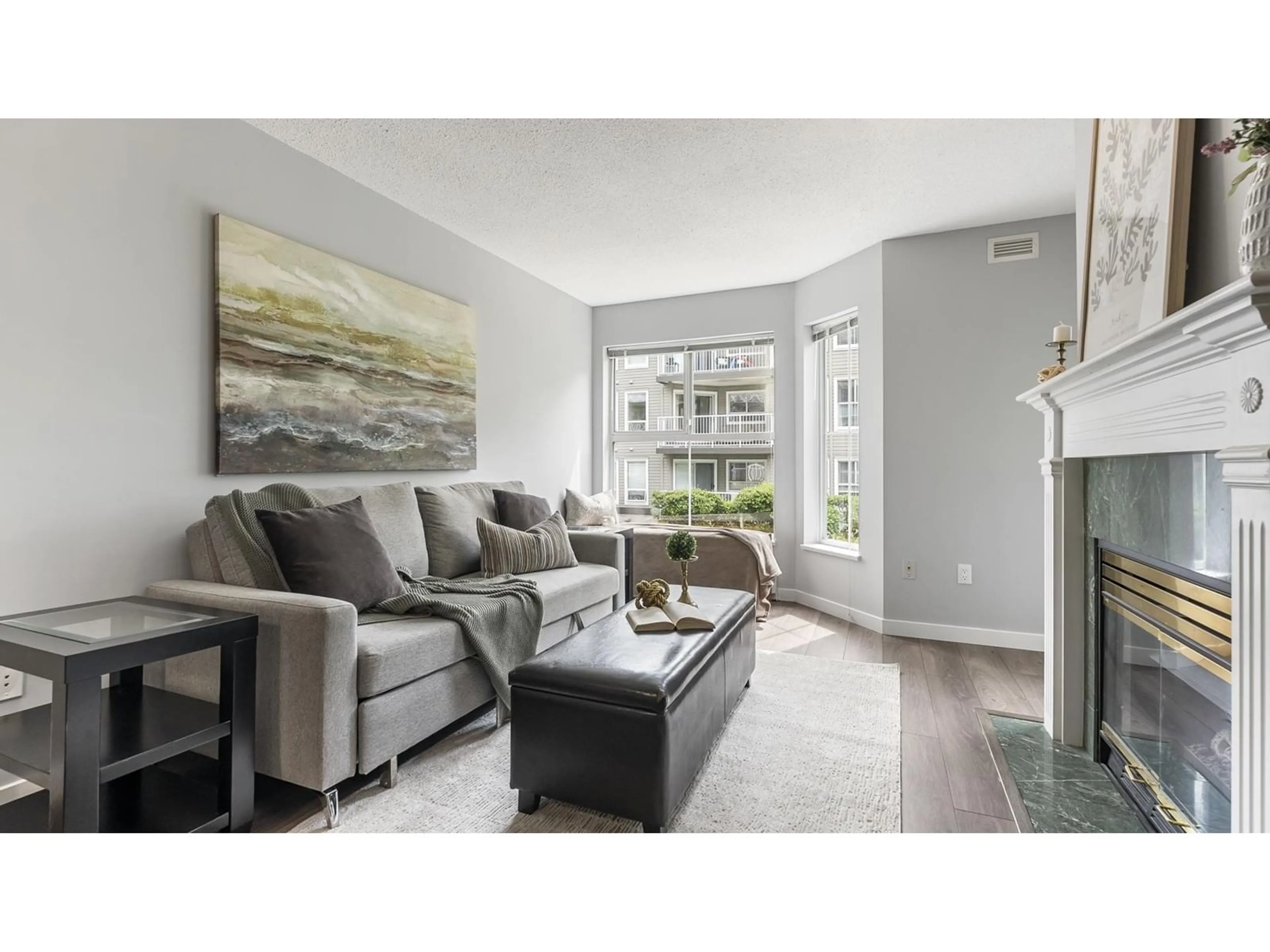 Living room with furniture, unknown for 107 - 15120 108, Surrey British Columbia V3R0T7