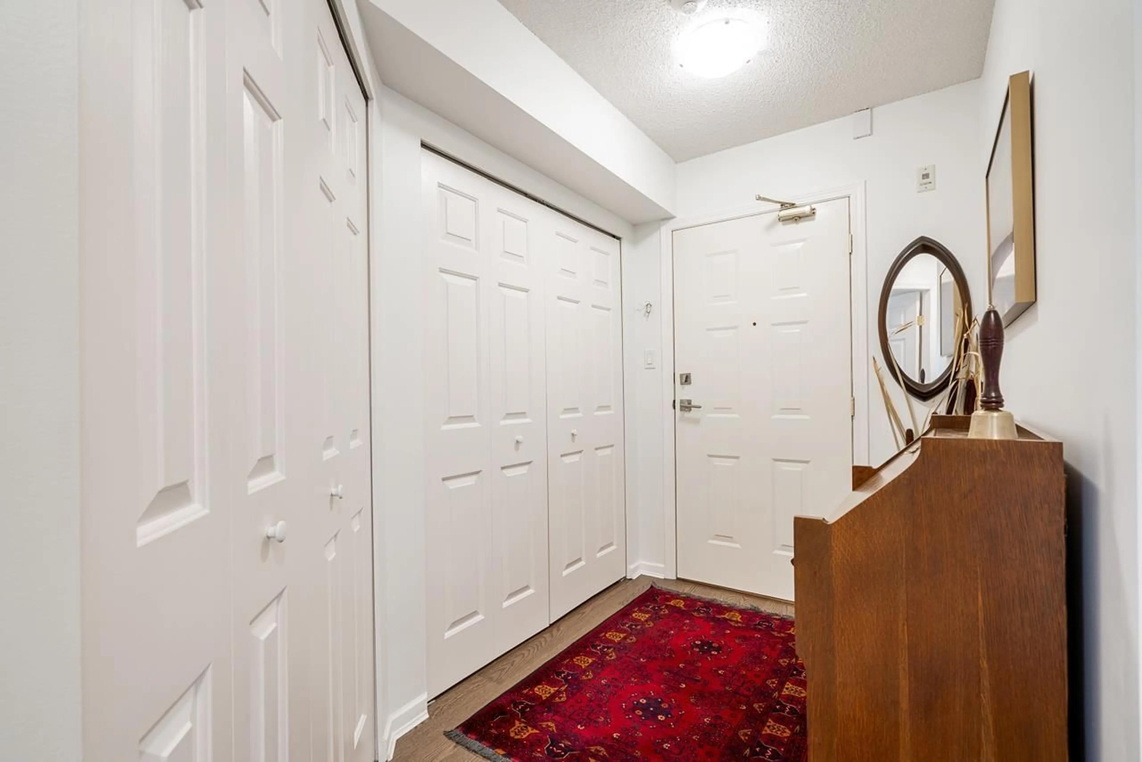 Indoor entryway for 305 - 15367 BUENA VISTA, White Rock British Columbia V4B1Y7