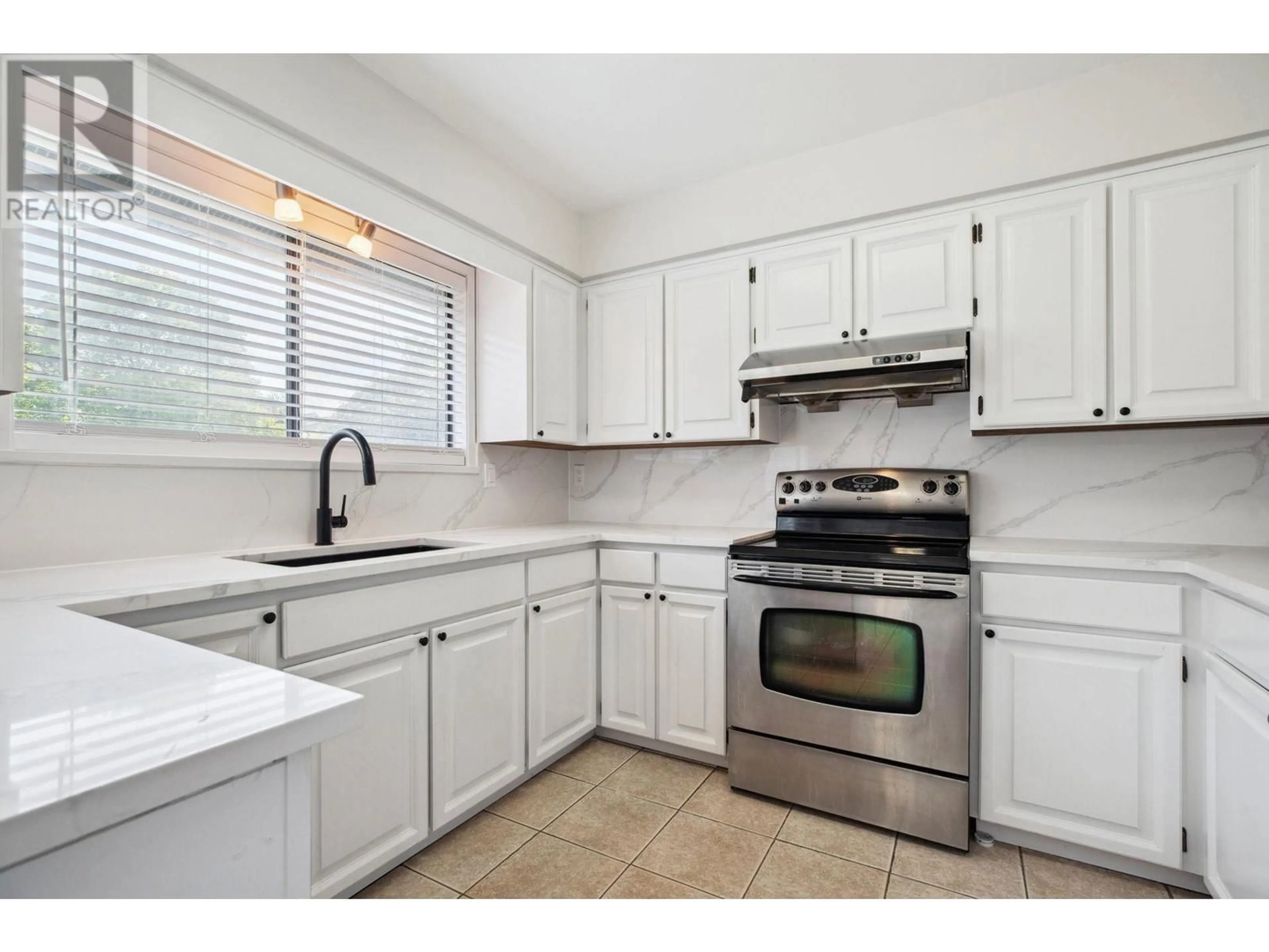 Standard kitchen, ceramic/tile floor for 7347 QUEENSTON COURT, Burnaby British Columbia V5A3M5