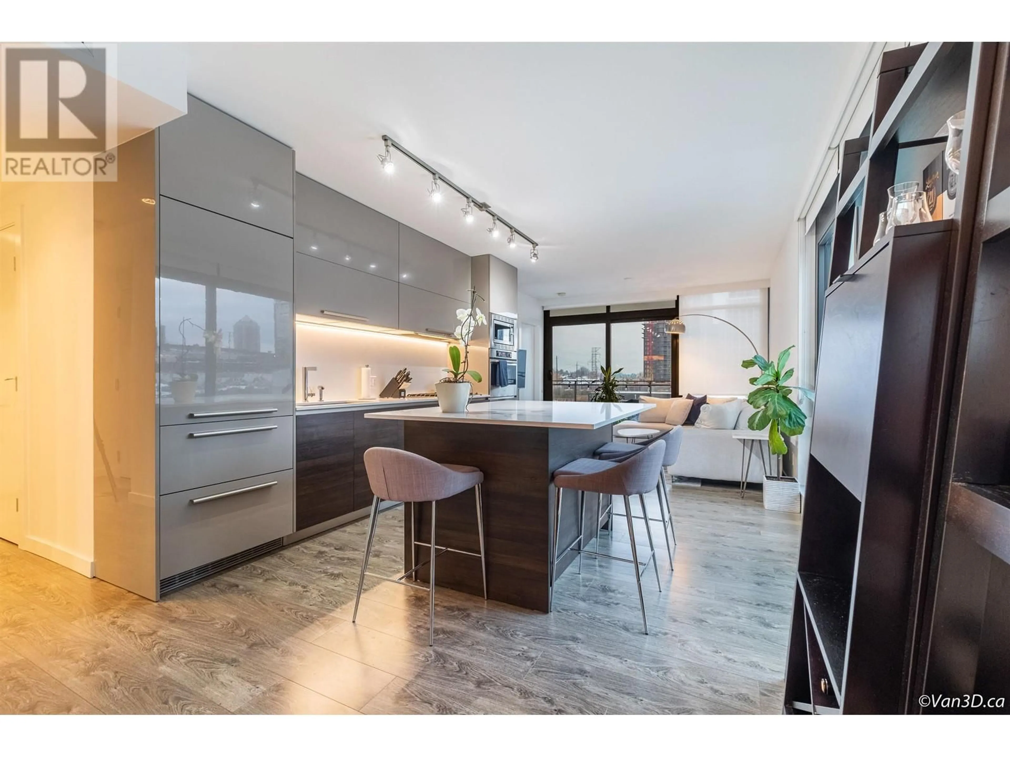 Contemporary kitchen, unknown for 508 - 2378 ALPHA AVENUE, Burnaby British Columbia V5C0K2