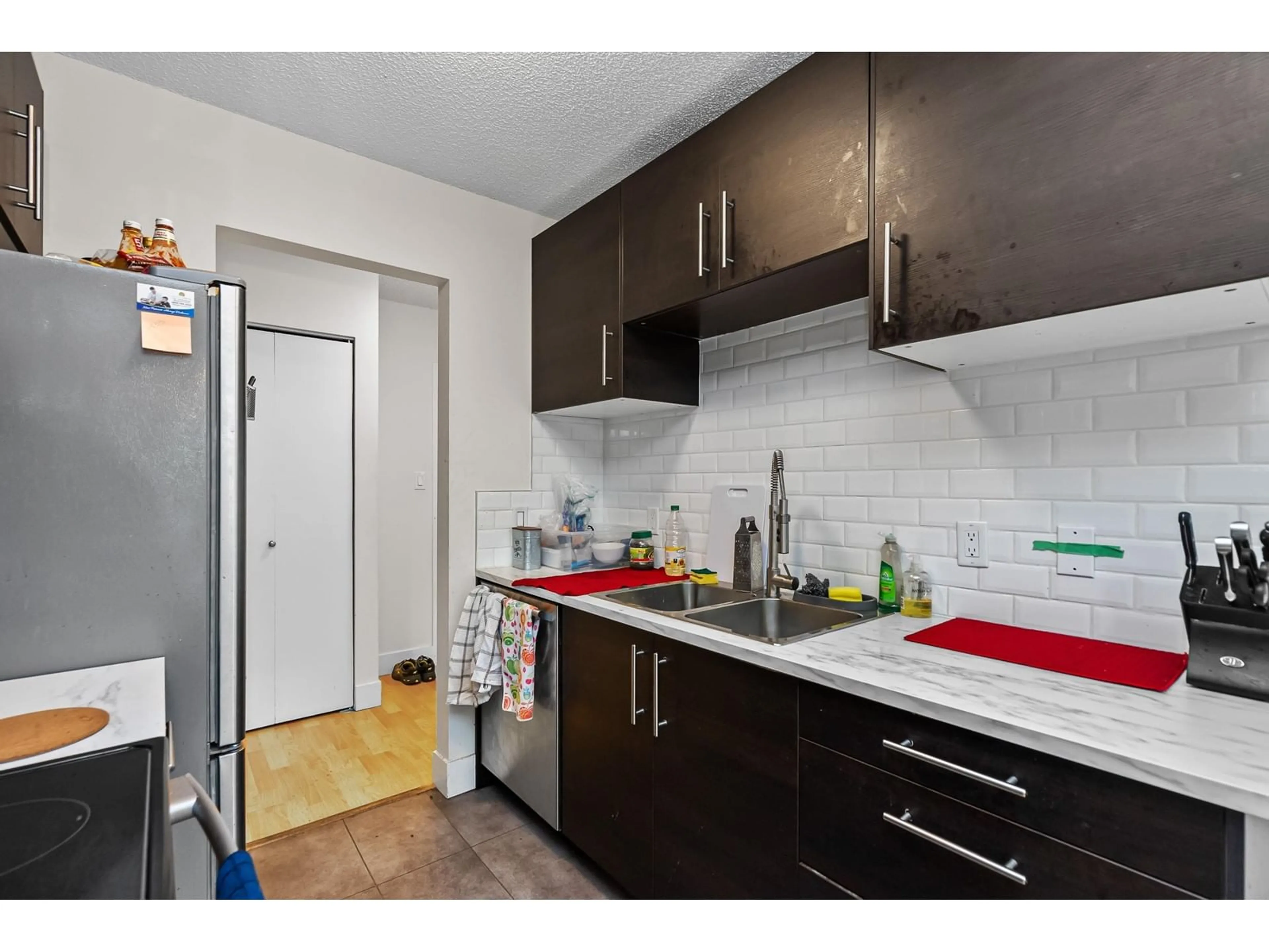 Standard kitchen, unknown for 347 - 1909 SALTON, Abbotsford British Columbia V2S5B6